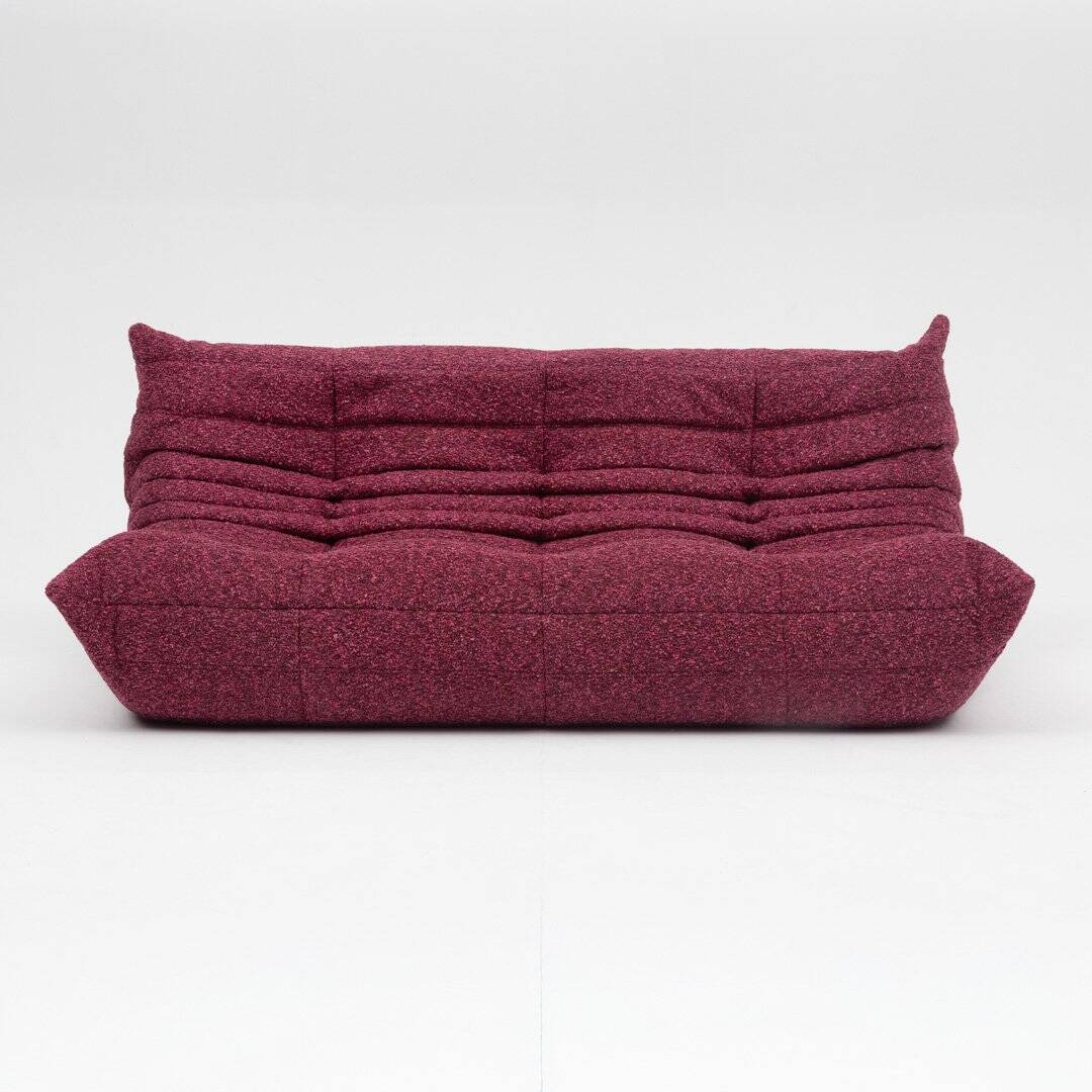 Canapé trois places Togo en bouclé bordeaux par Michel Ducaroy pour Ligne Roset