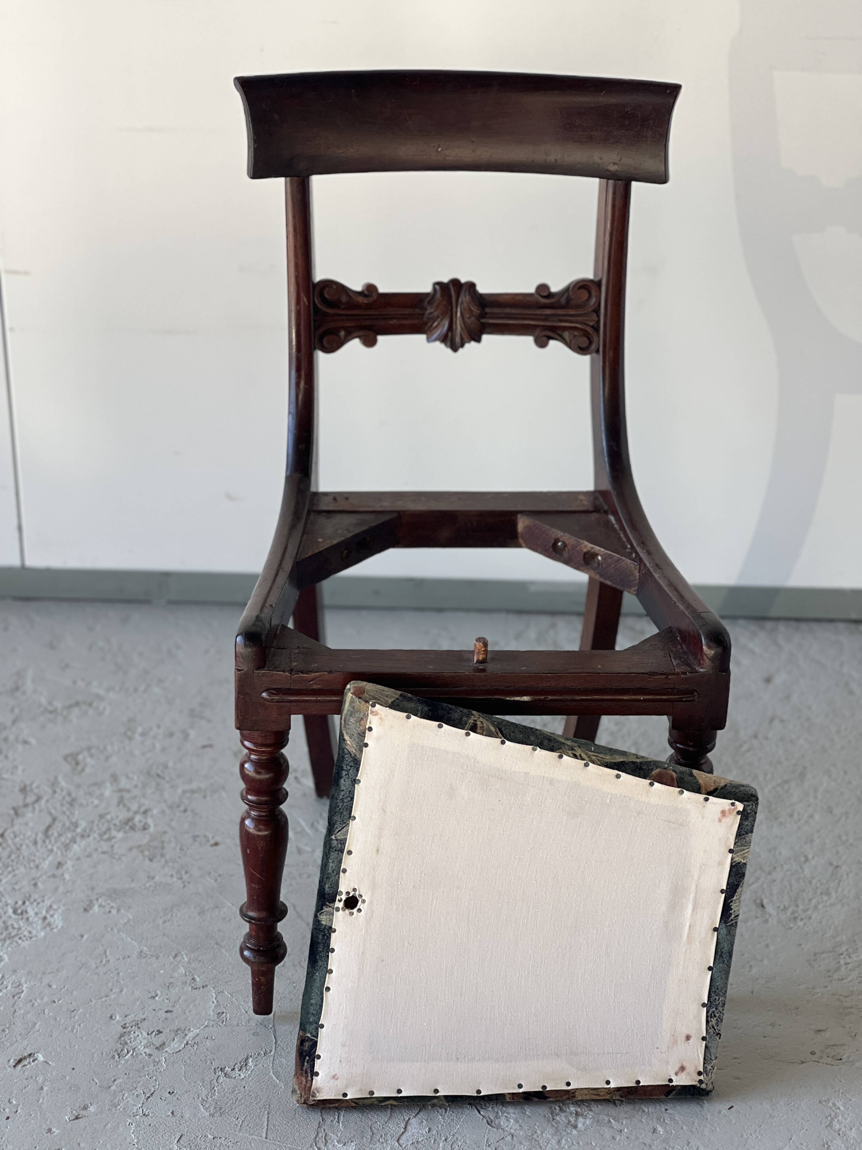 19th century mahogany dining room table and chair set, England, 1850s