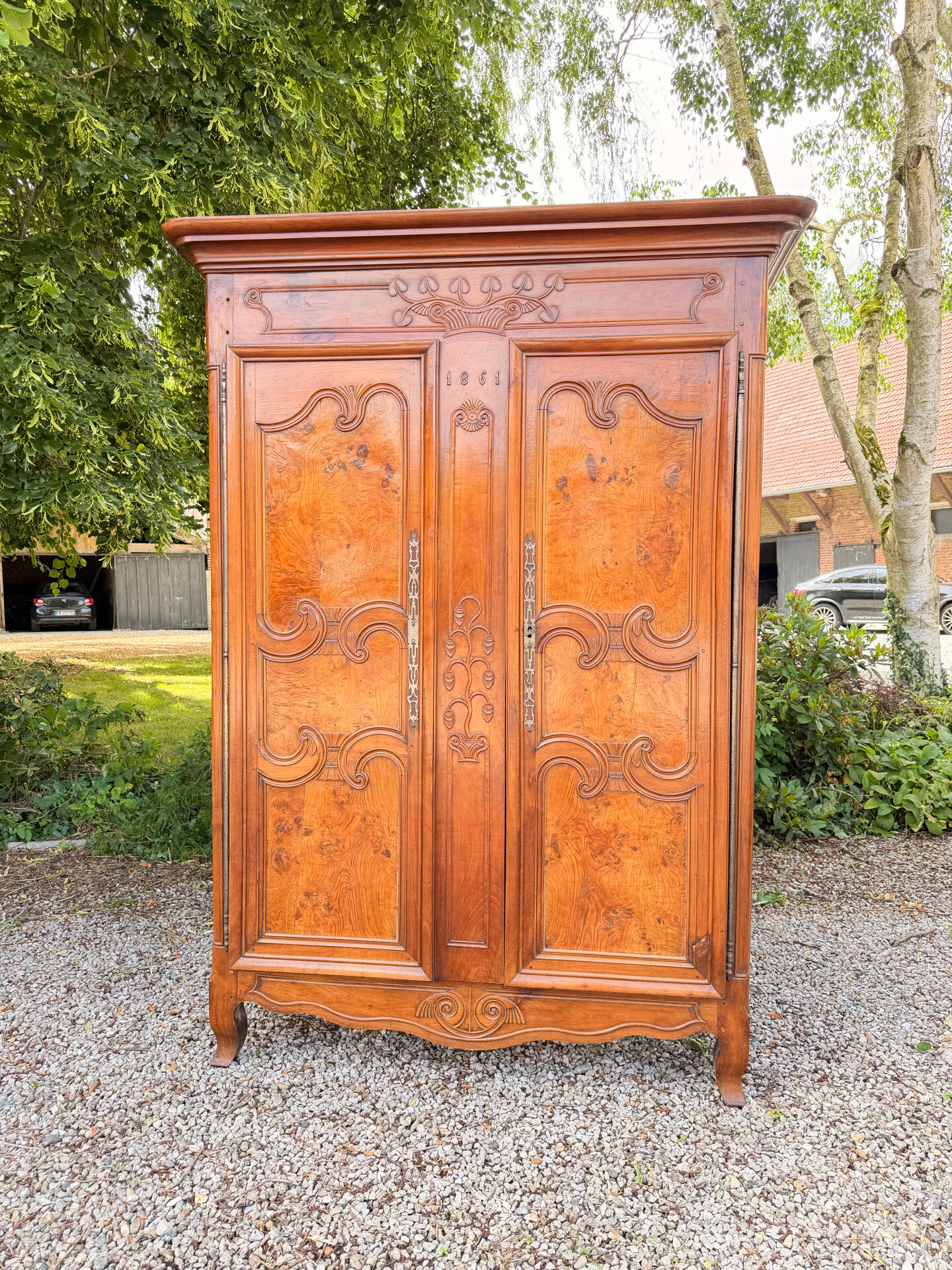 Bressane wardrobe in walnut in Louis XV style, 19th century.