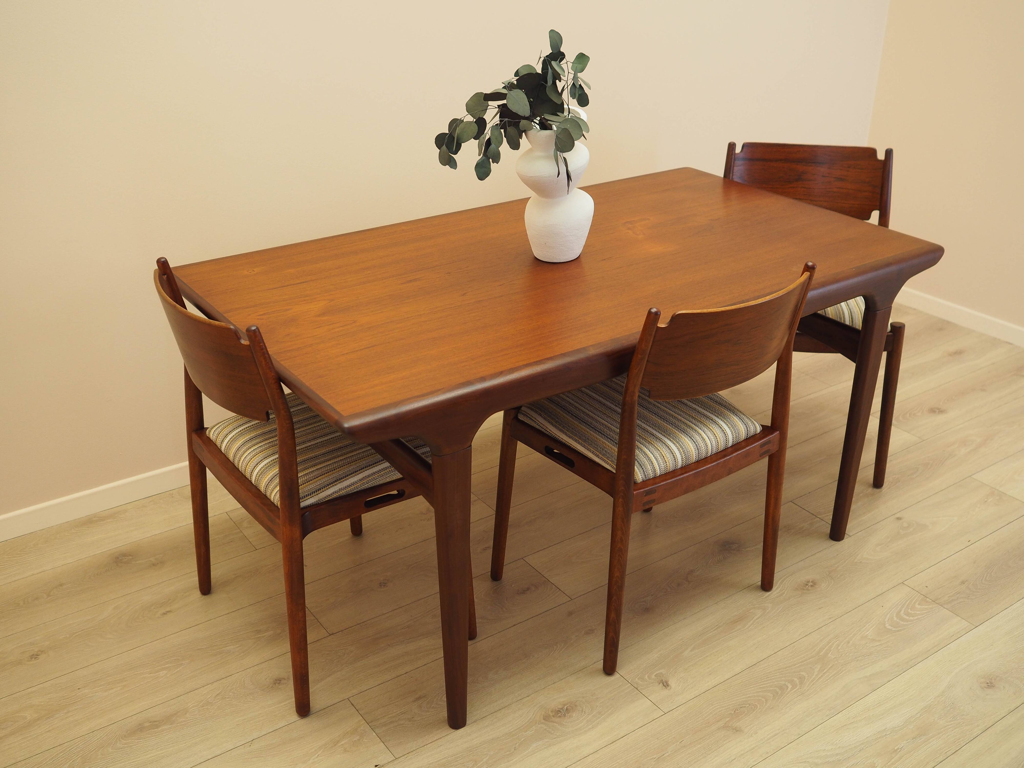 Teak table, Danish design, 1970s, designer: Johannes Andersen