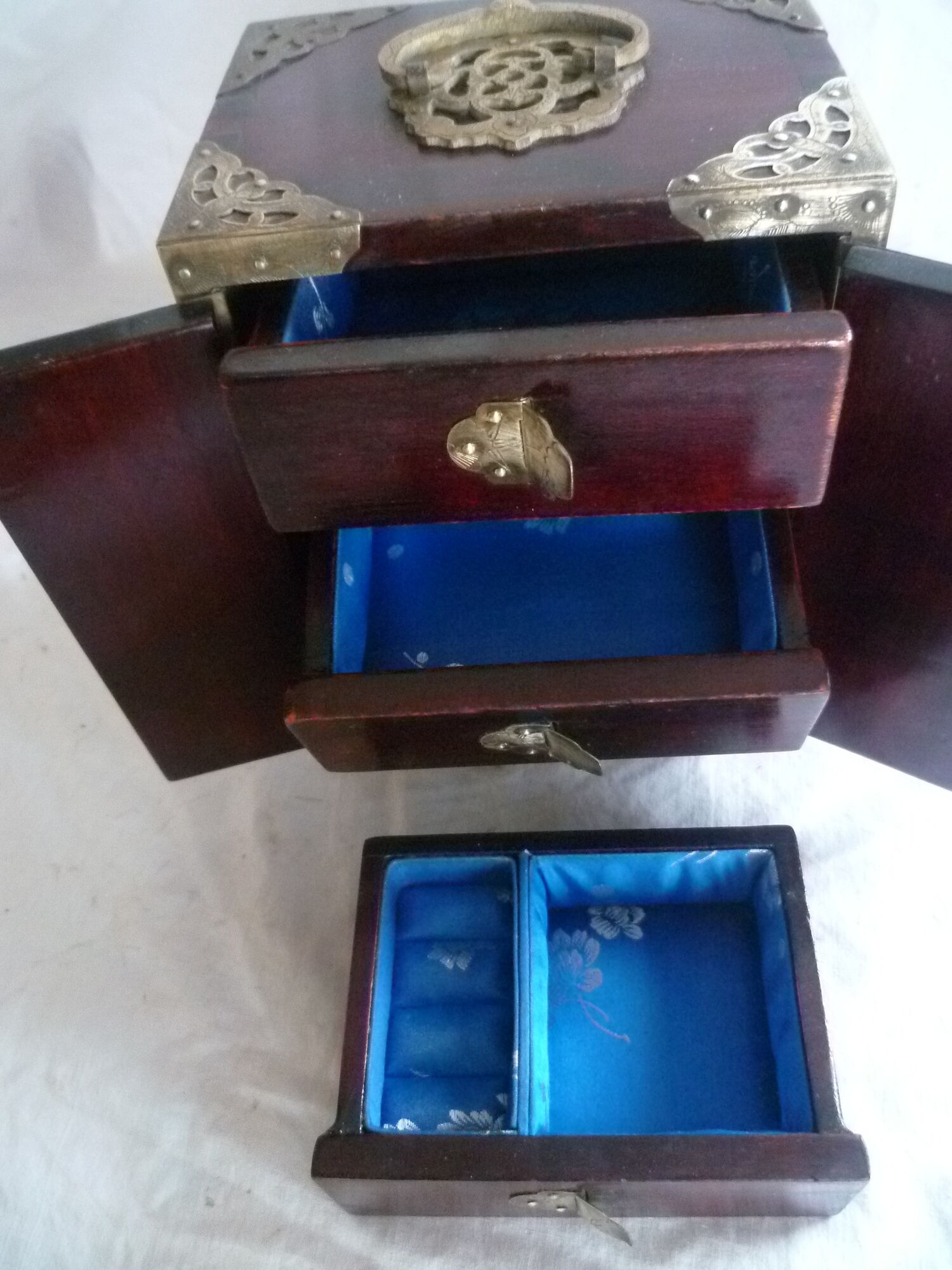 Mother-of-pearl wood jewelry box & chinoiserie brass
