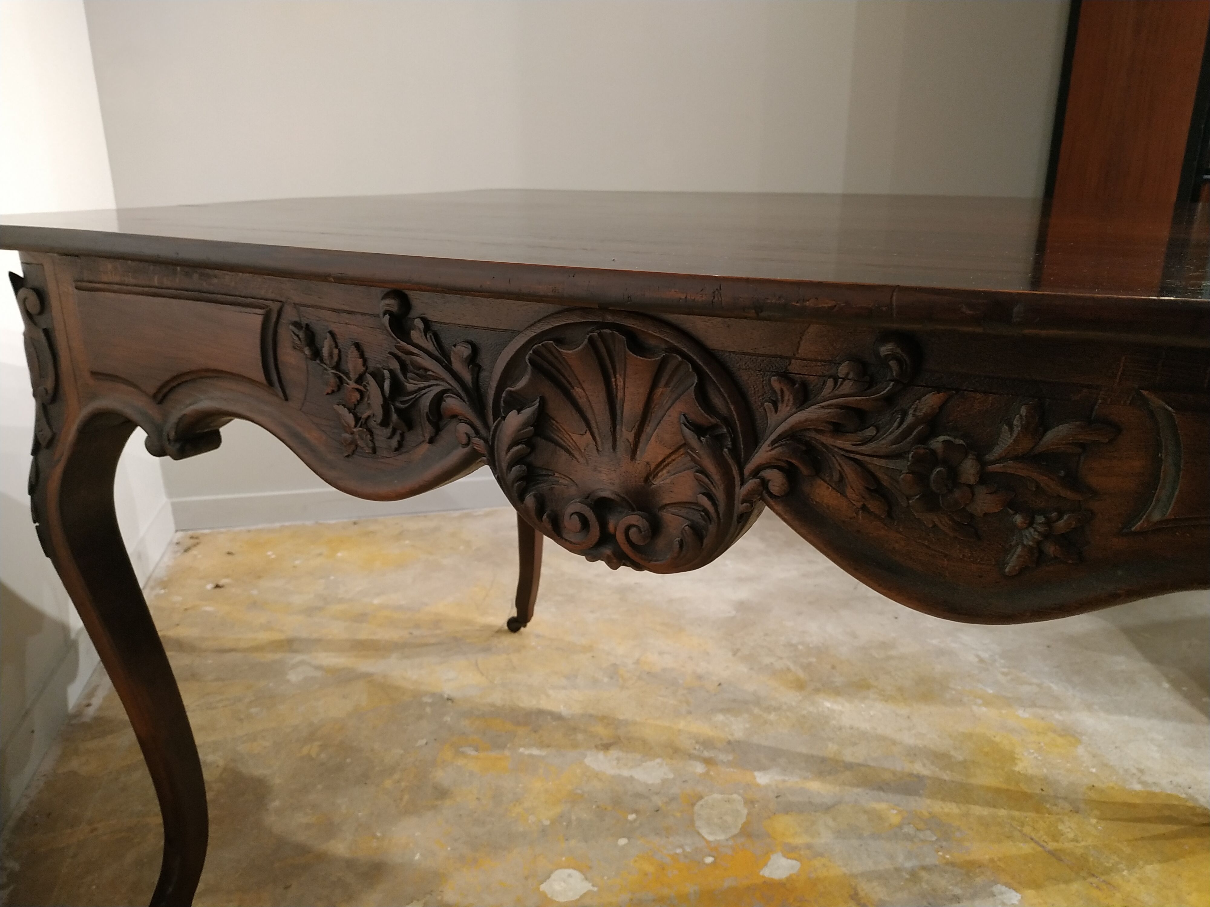 Table de style Louis XV