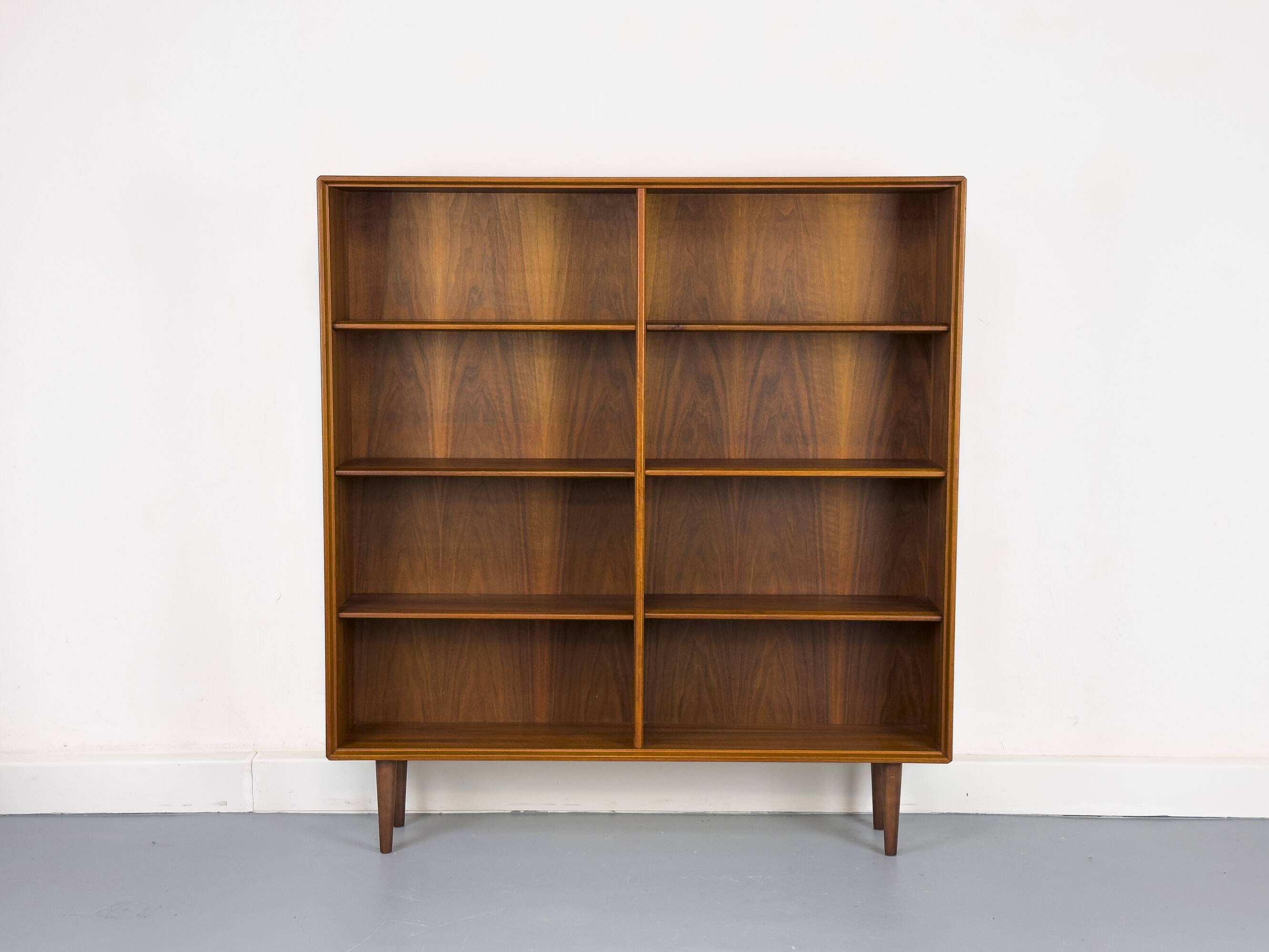 Grande Bibliothèque en Noyer par Bertil Fridhagen pour Bodafors, 1969