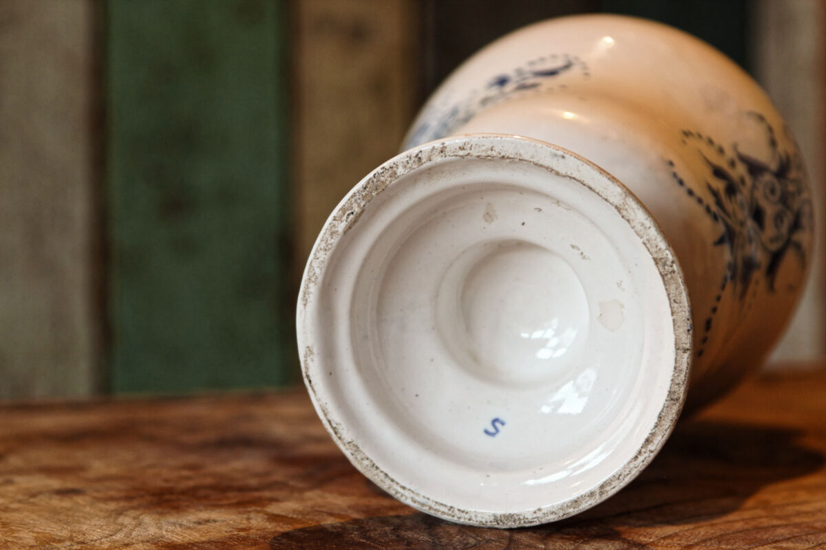 Signed pharmacy pot, marked Theriaca