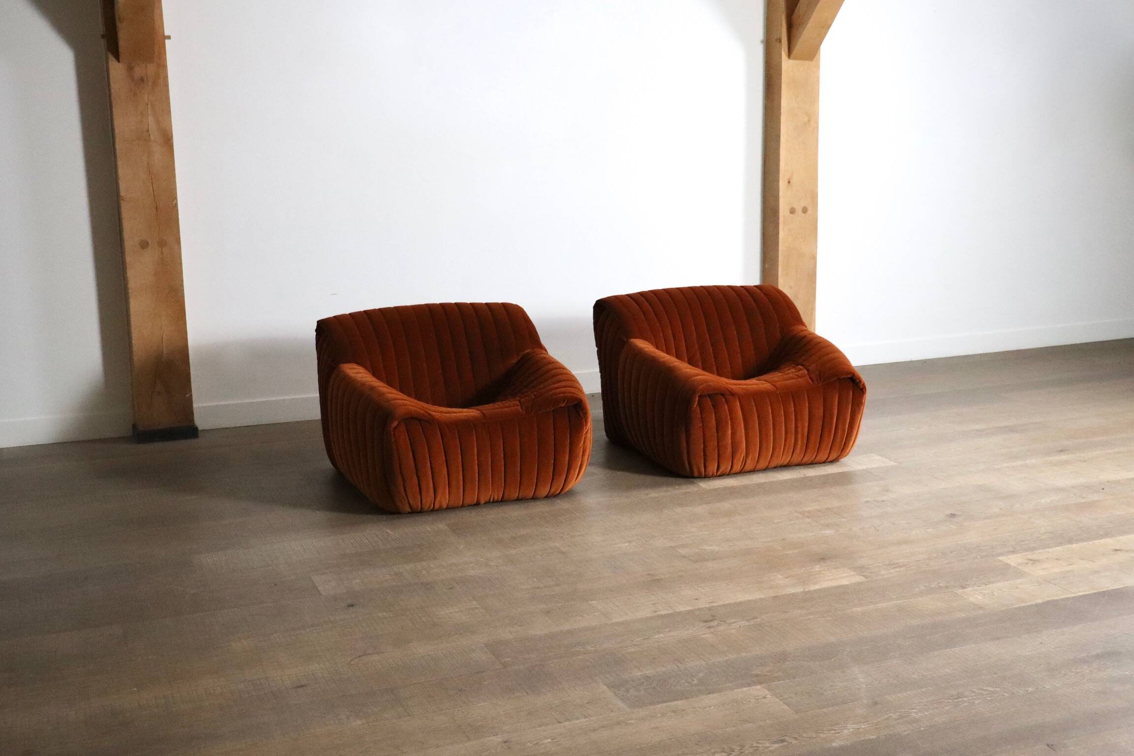 Pair of Cinna Sandra lounge chairs in velvet by Annie Hieronimus, 1970s