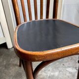 Chaise bistrot en bois foncé et noir