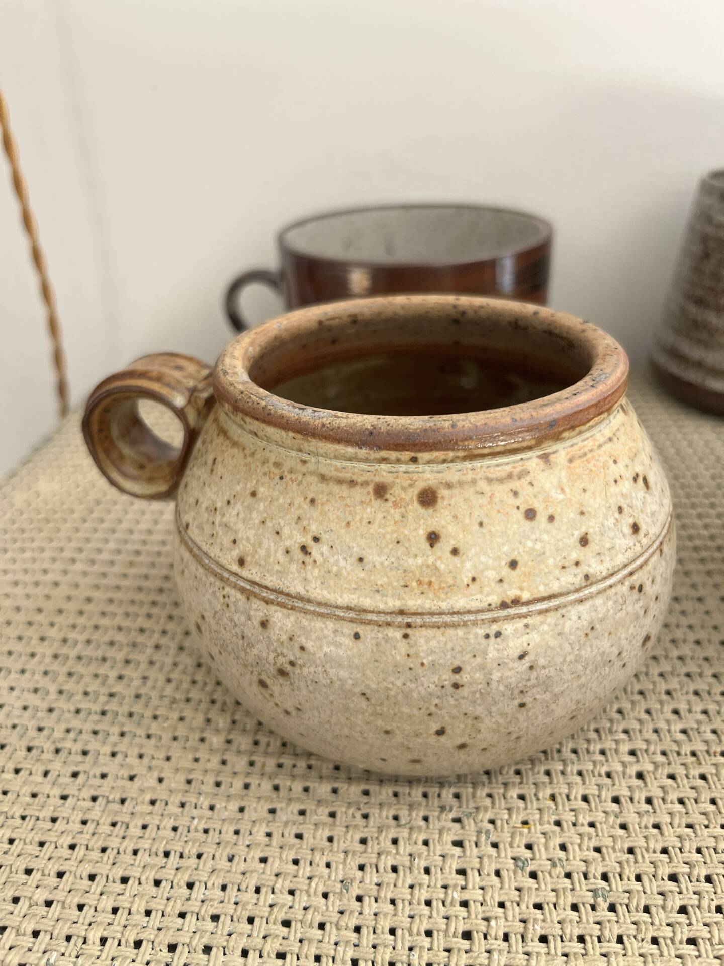 4 stoneware cups