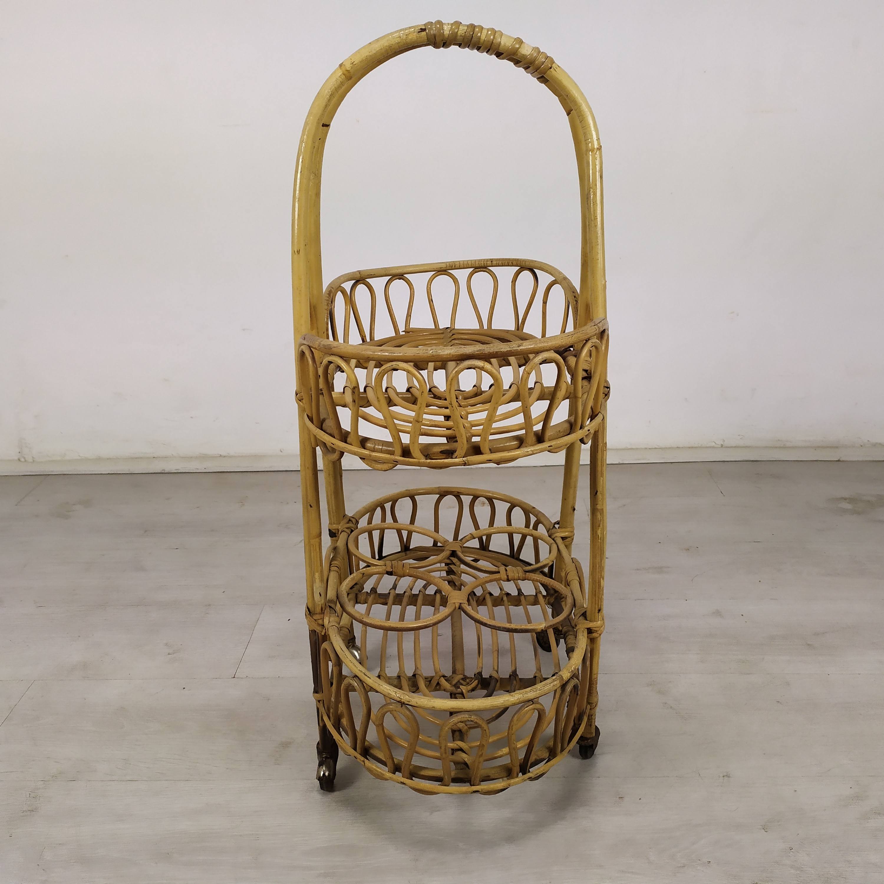 Rattan bar service