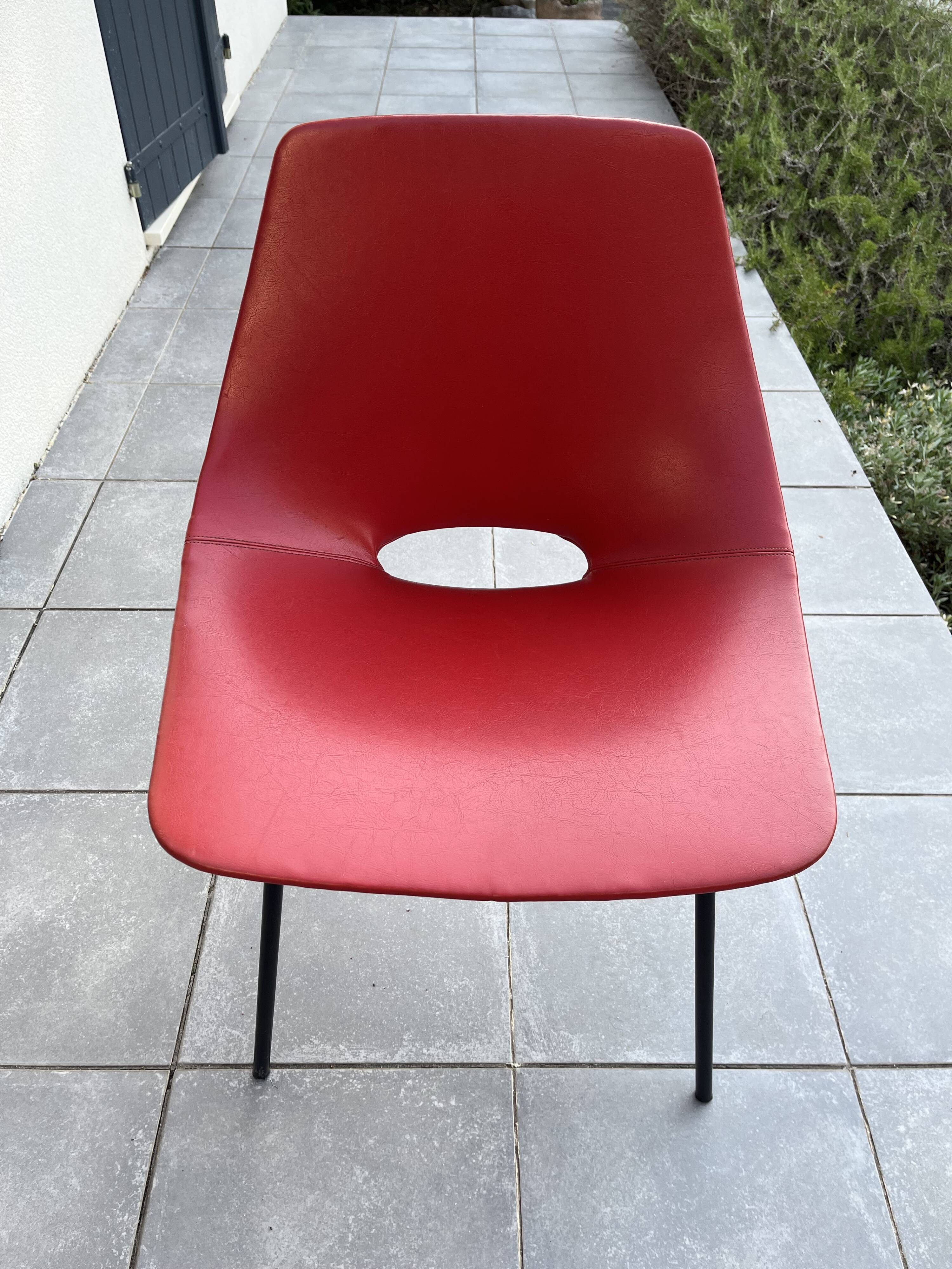 Tonneau chair by Pierre Guariche for Steiner 1960