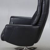 Modern Black Leather Swivel Armchair — Chrome Base — 2000s — H 107 cm