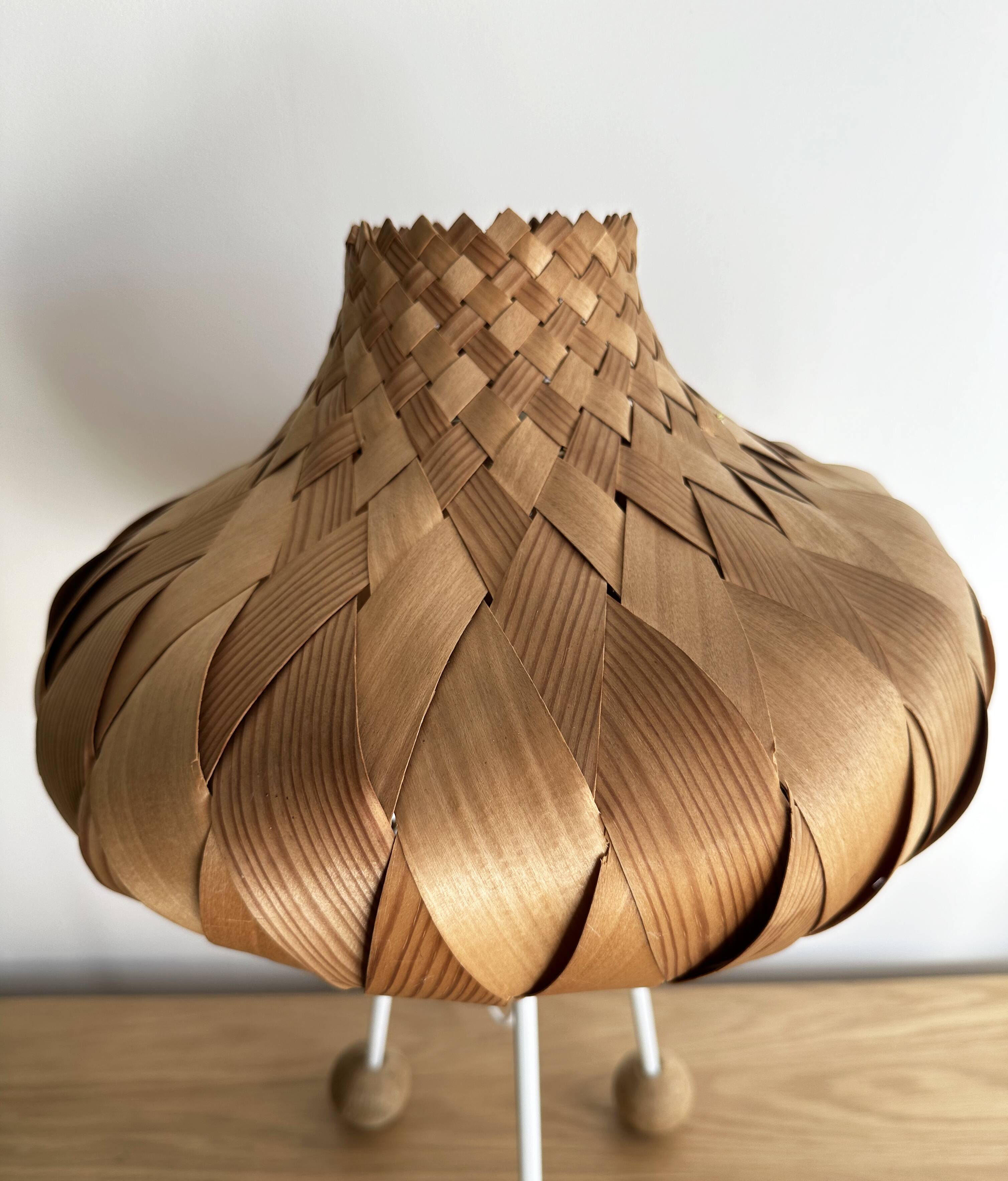 Large tripod mood lamp