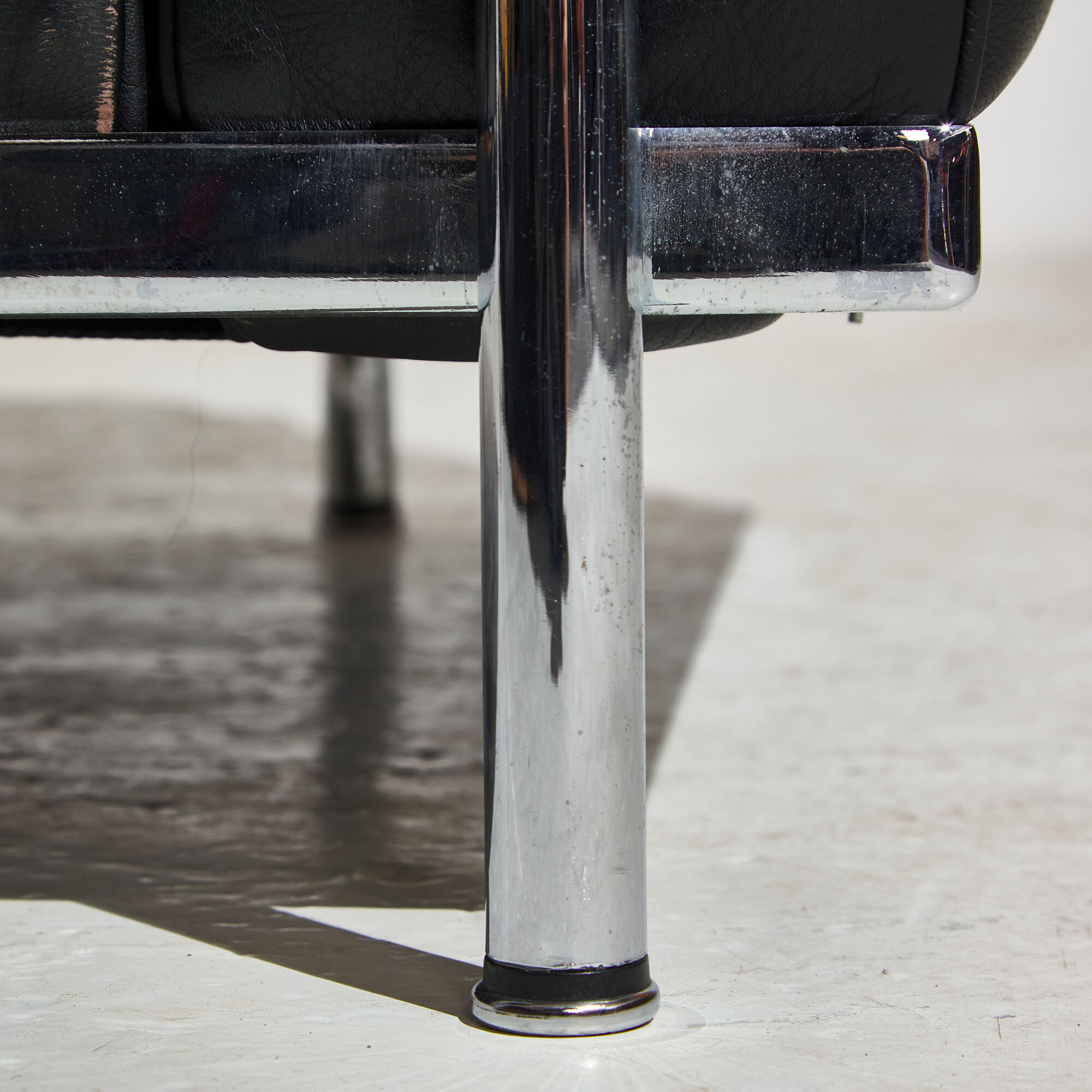 Fauteuil en cuir LC3 de Le Corbusier pour Cassina