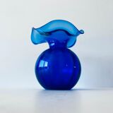 Vase bleu à collerette