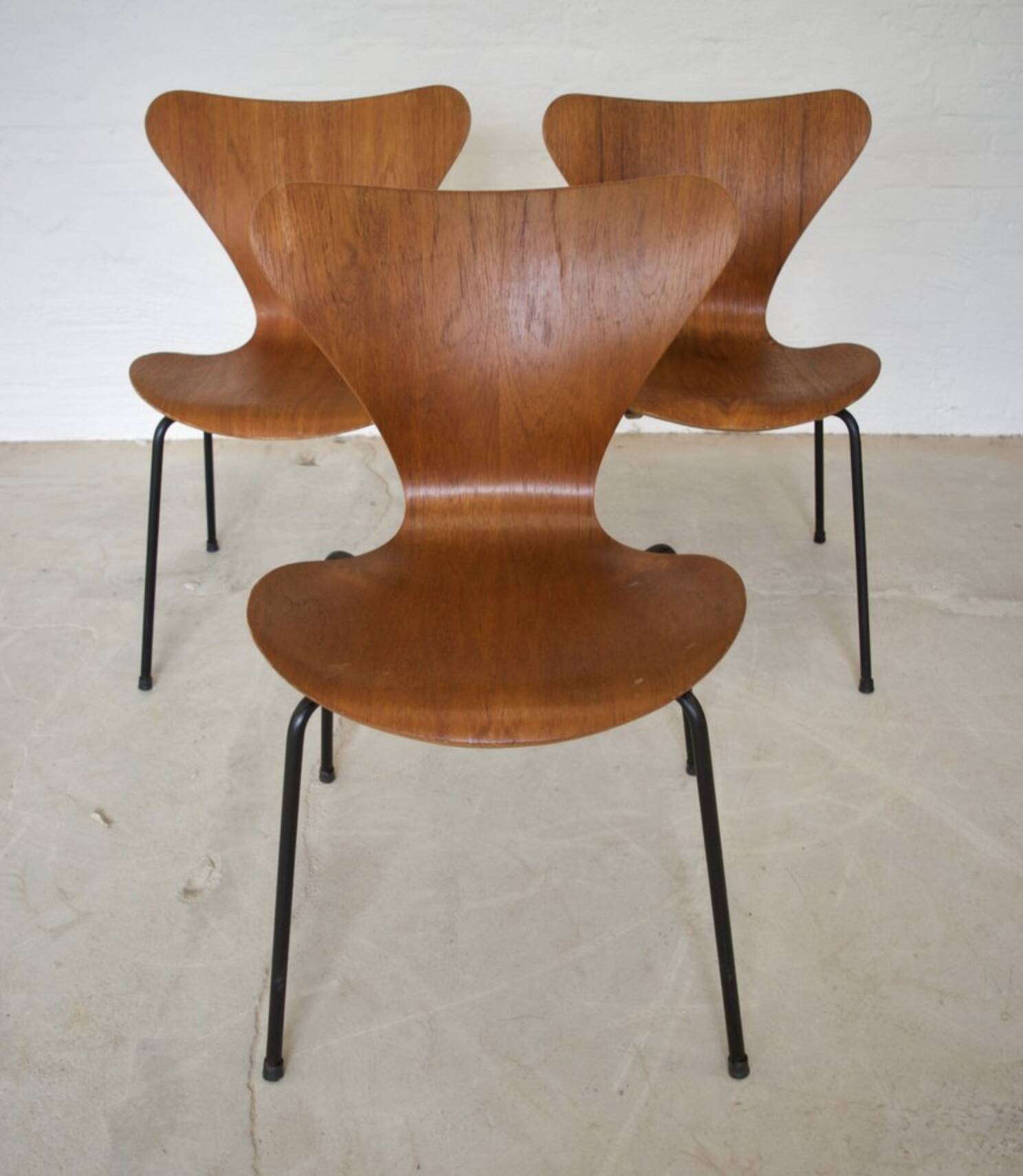 Model 3107 Dining Chairs In Teak By Arne Jacobsen For Fritz Hansen.