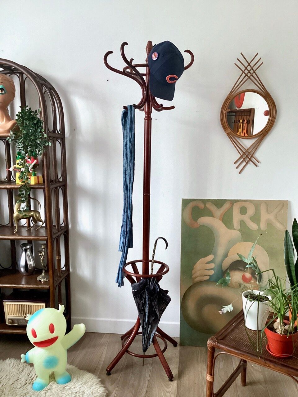 Parrot coat rack