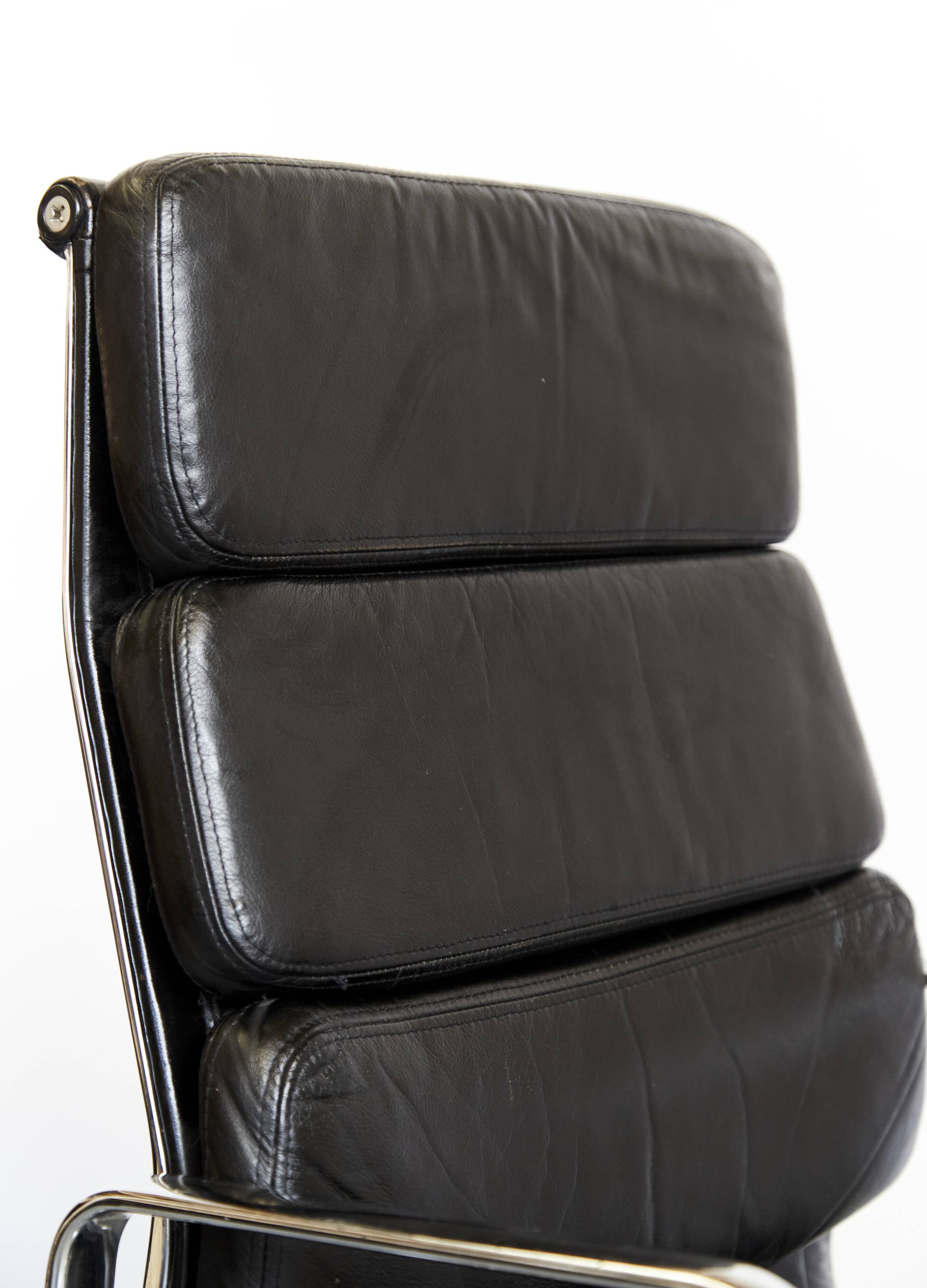 Charles & Ray Eames Softpad Executive Chair EA219 for Vitra