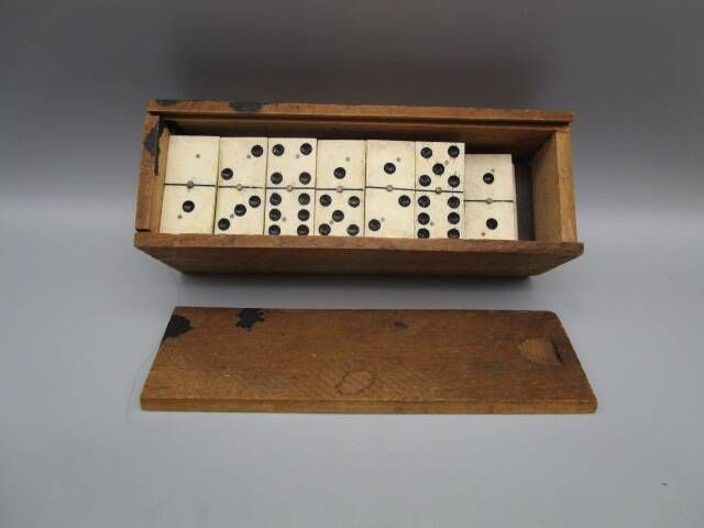 Jeu De Domino Ancien Et Incomplet En Os Et ébène - Objet De Collection D'occasion