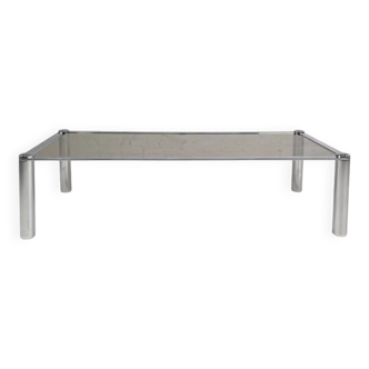 Table basse rectangulaire des années 70 en acier chromé et plateau en verre fumé