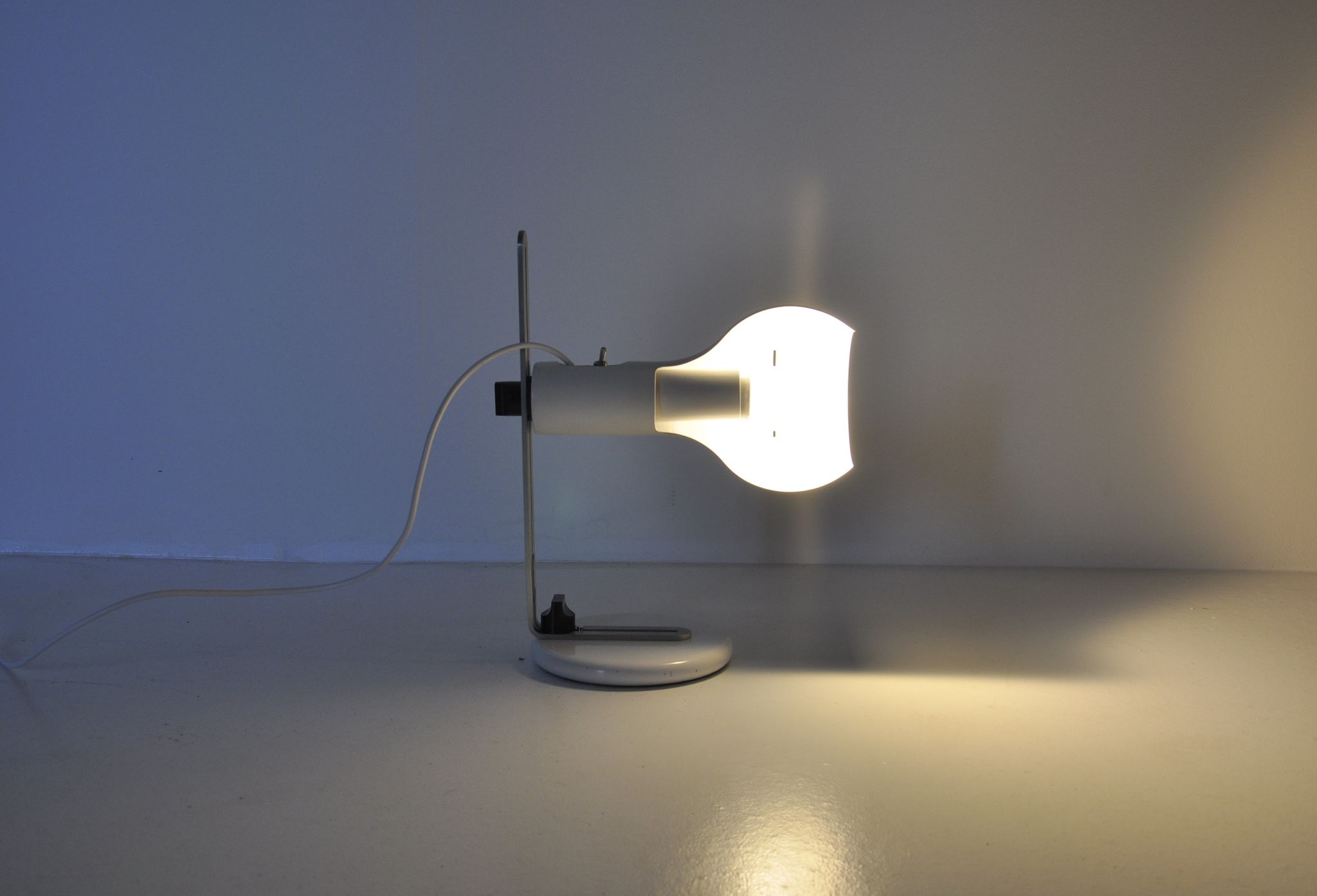 Joe Colombo's Flash desk lamp for Oluce, 1960s