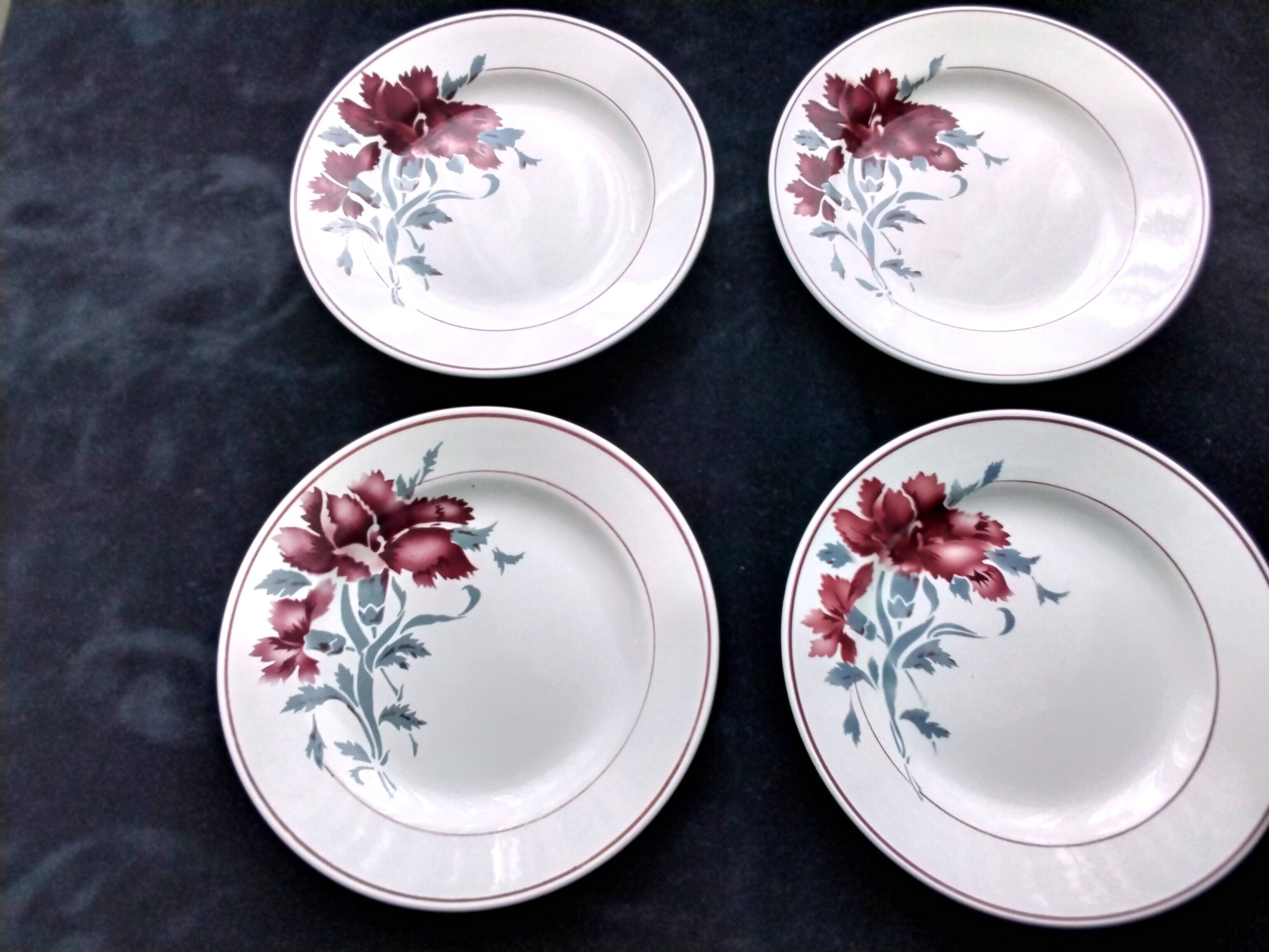4 St Amand dinner plates with red carnation decoration