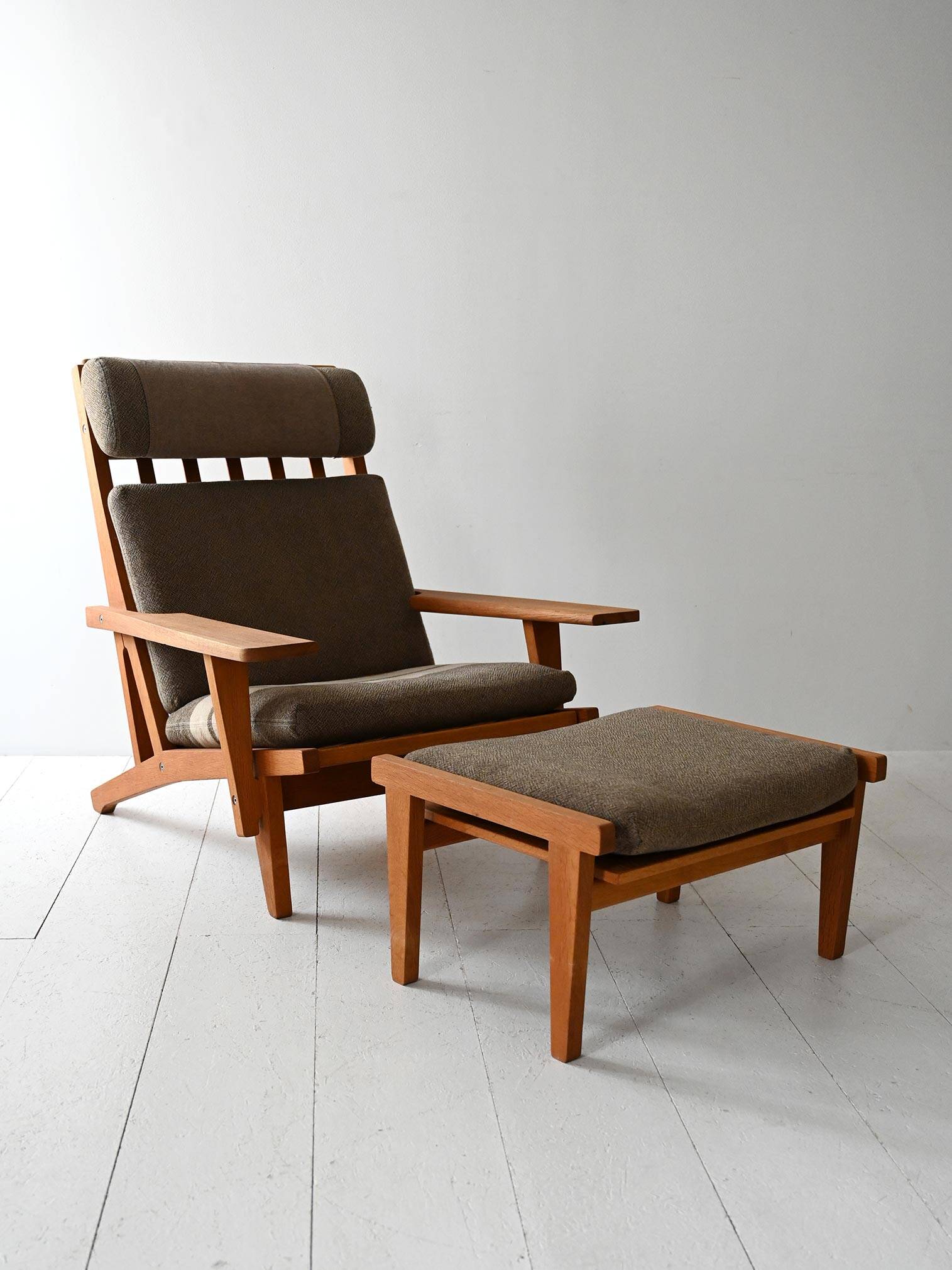 Hans Wegner GE 375 Armchair for Getama