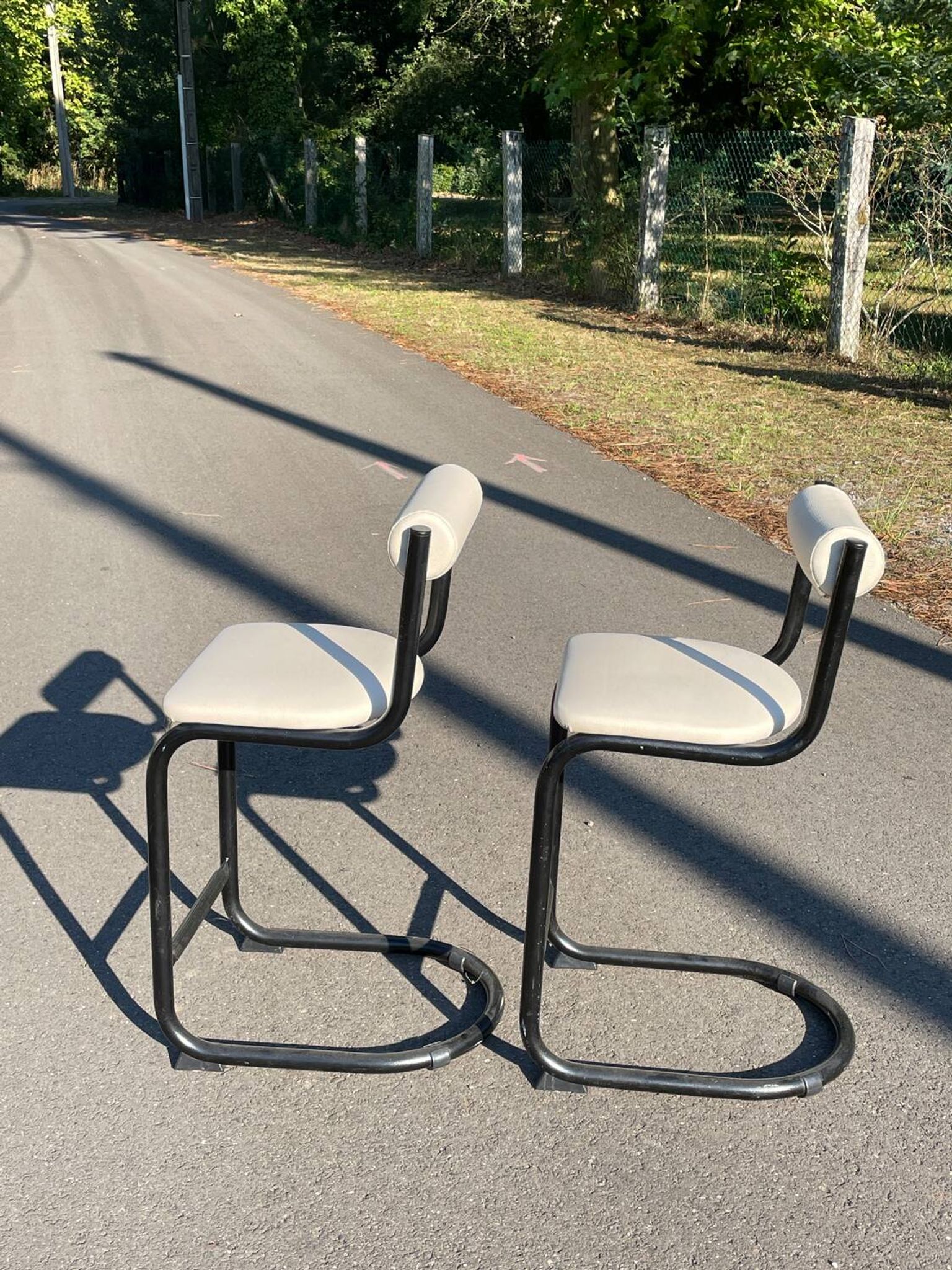 Paire de chaises hautes 1980 cuir et métal