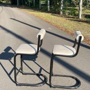 Paire de chaises hautes 1980 cuir et métal