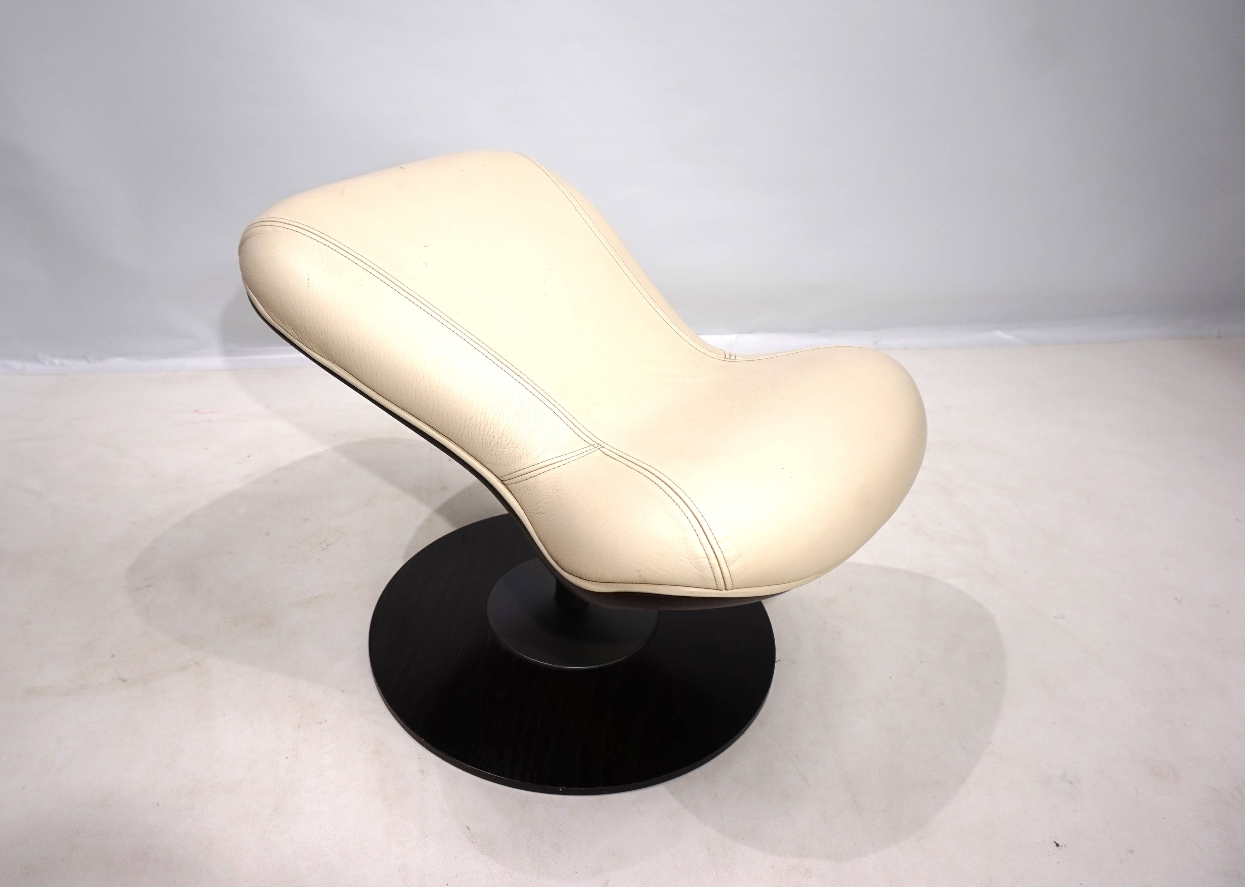 Stokke Varier Tok leather armchair with ottoman by Toshiyuki Kita, 1990