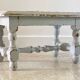 Tabouret vintage gris perle patiné