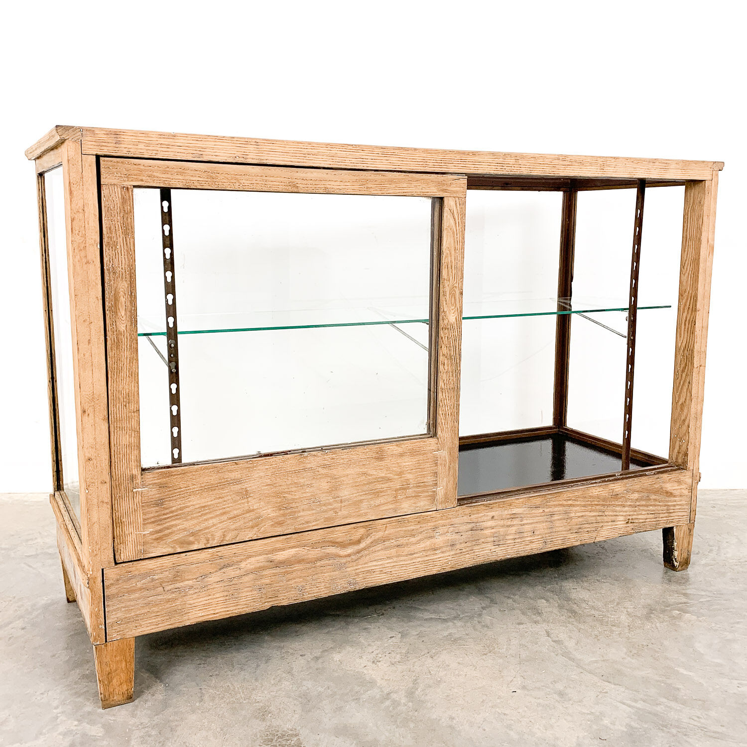 Antique shop counter vitrine
