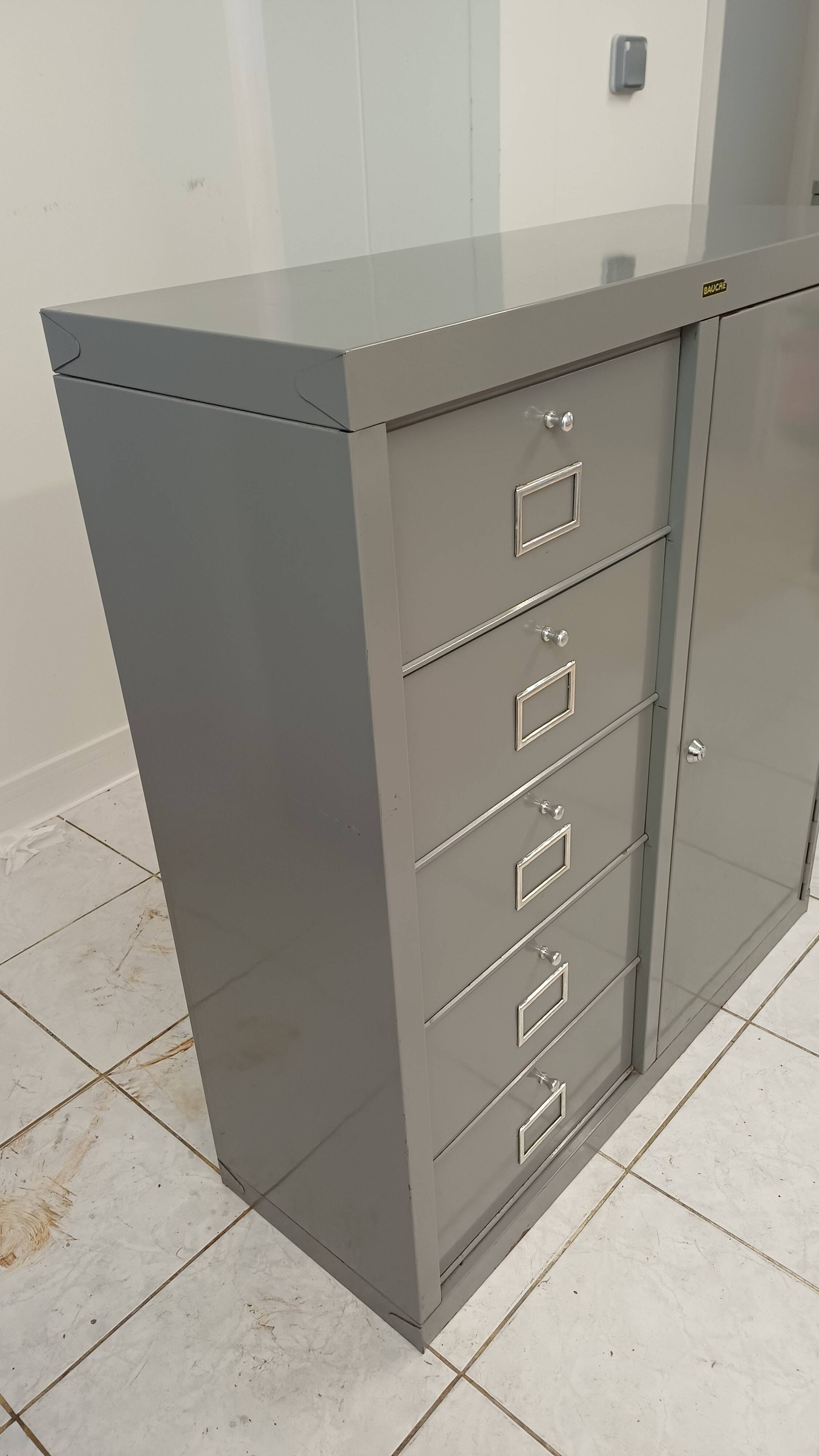 BAUCHE industrial furniture with 5 drawers and a door – vintage metal from the 1950s