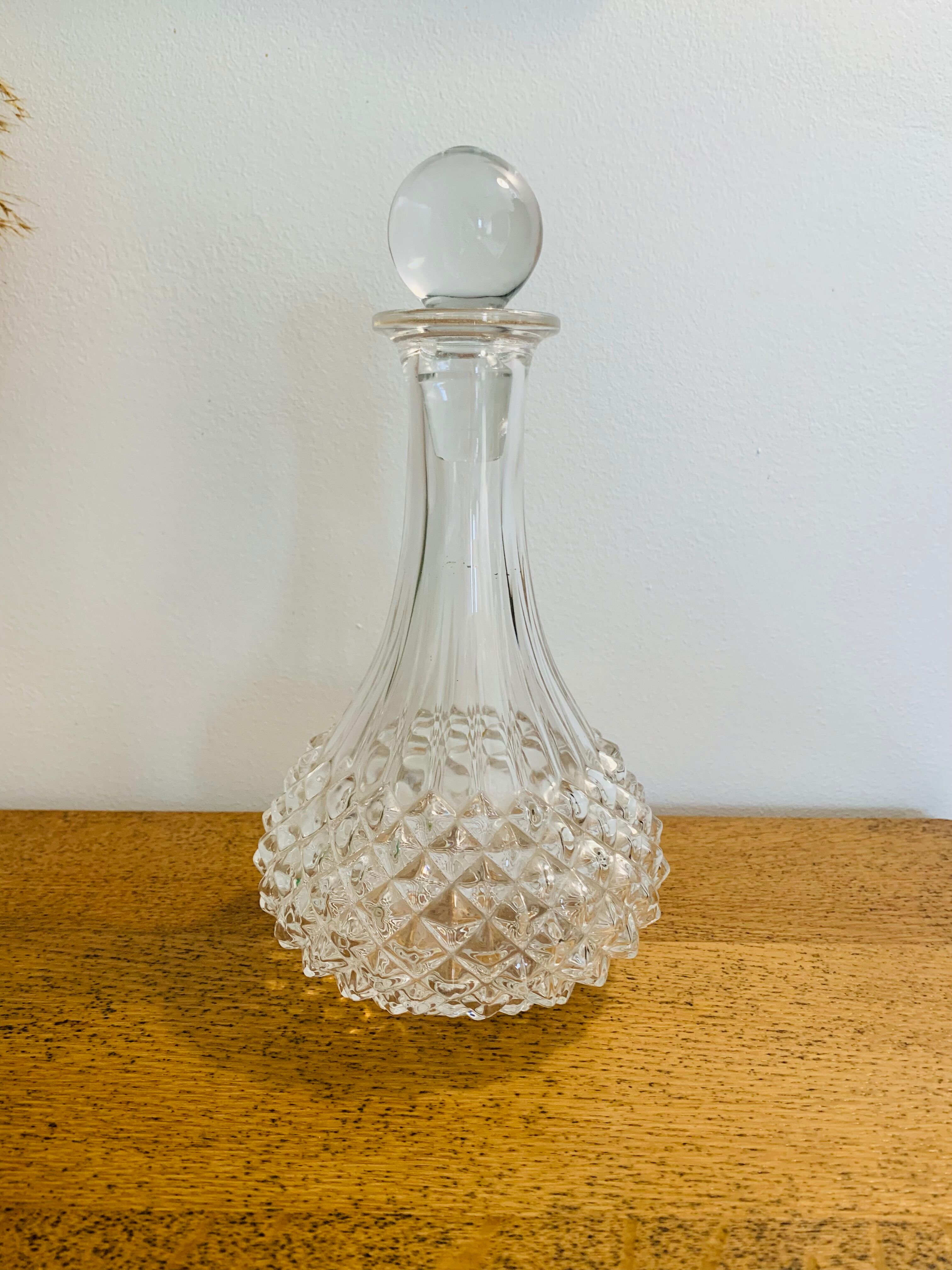 Glass decanter and stopper thereof