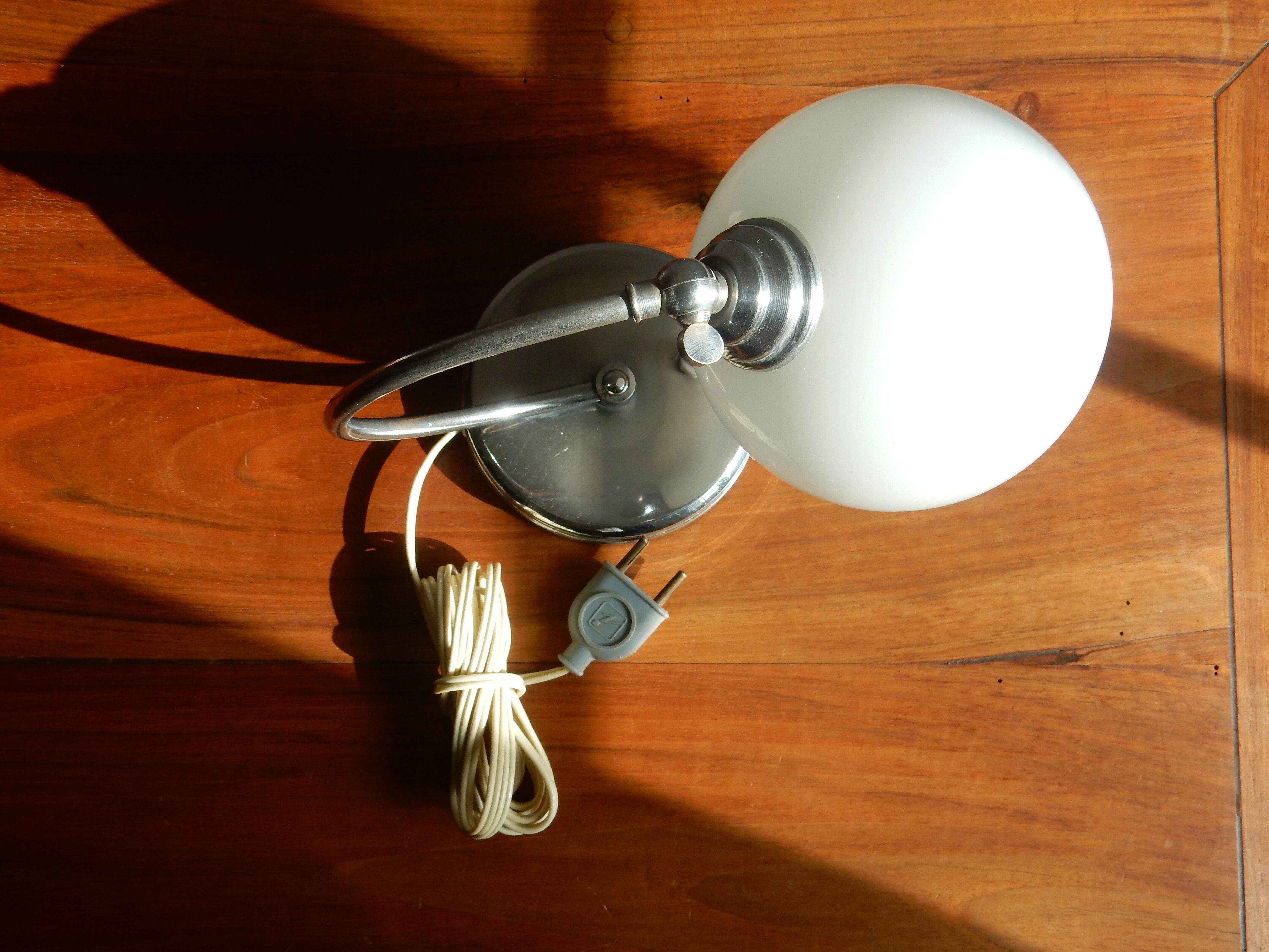 Bedside lamp shaped Art Deco ball of the 30s