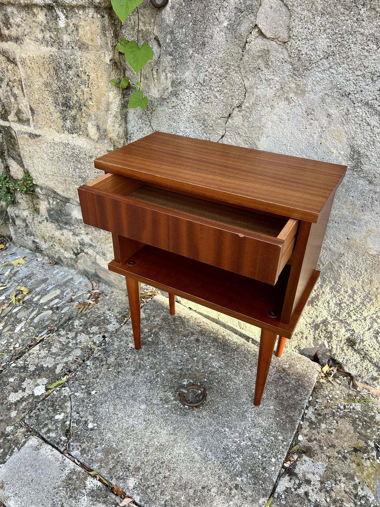 Table de chevet en mélaniné