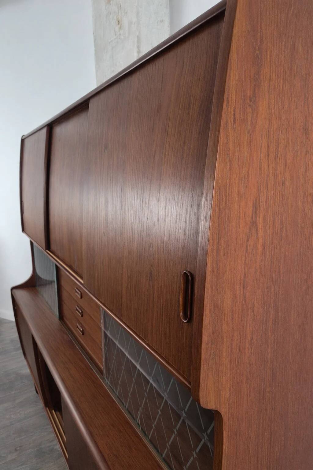 Double enfilade bar in teak by Poul M. Jessen for PMJ Viby, Denmark, 1950.