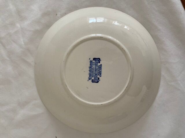 Tasse et soucoupe en porcelaine anglaise