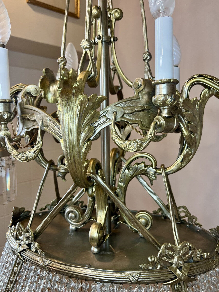 Large chandelier counter, billiards, casino