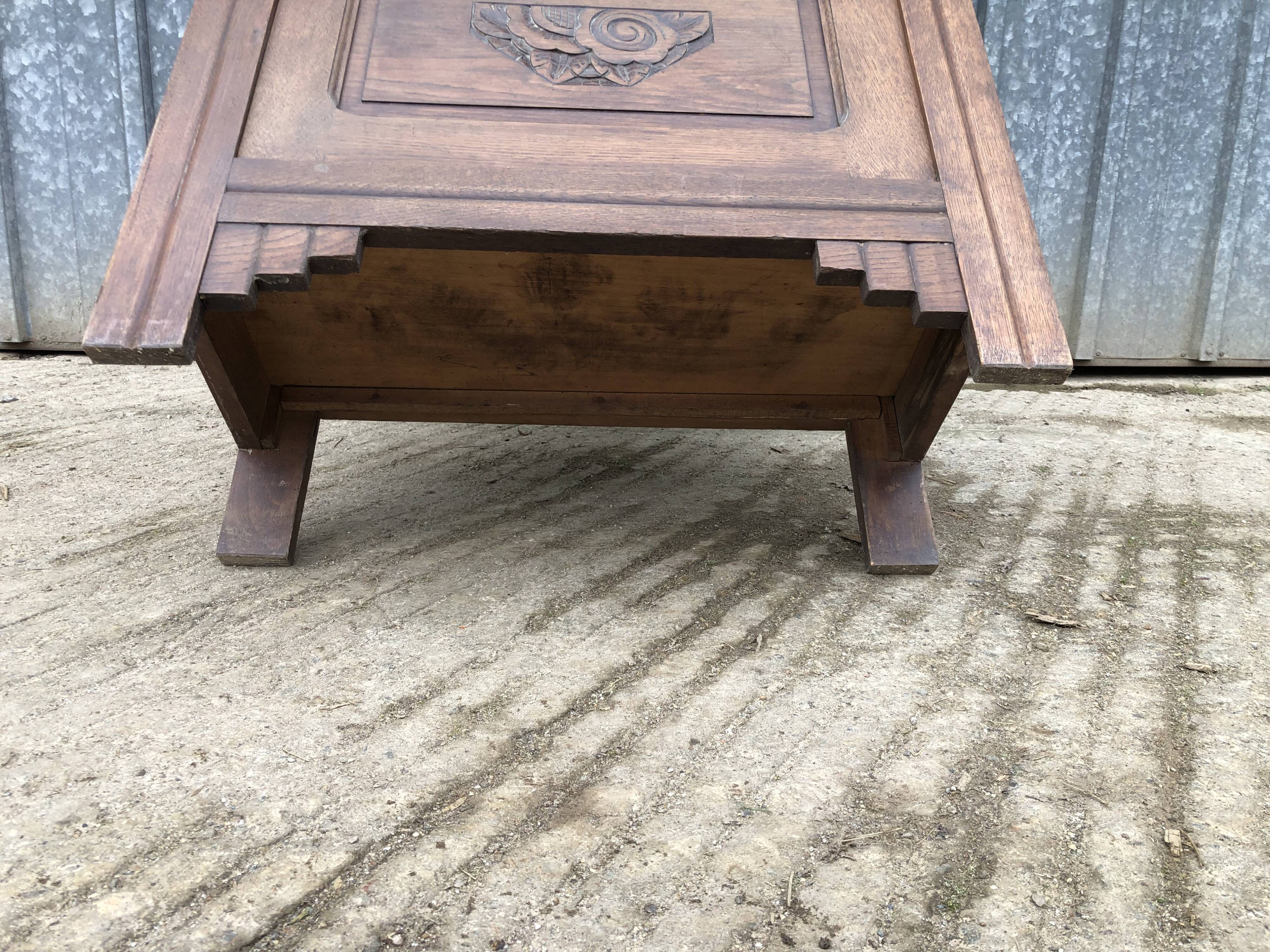 Art deco oak display cabinet with 1 glass door.
