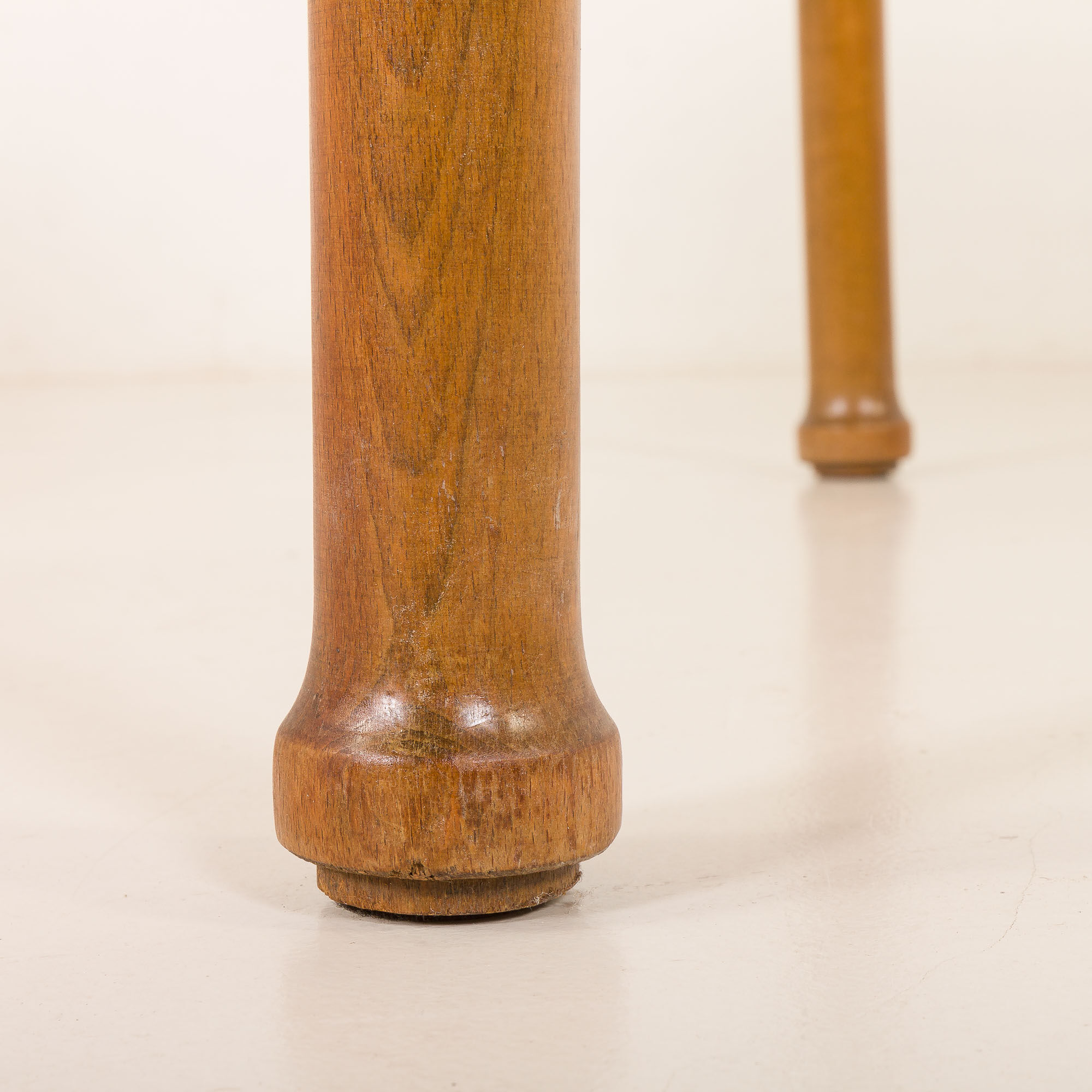 Teak round table with hidden extension, 1970s