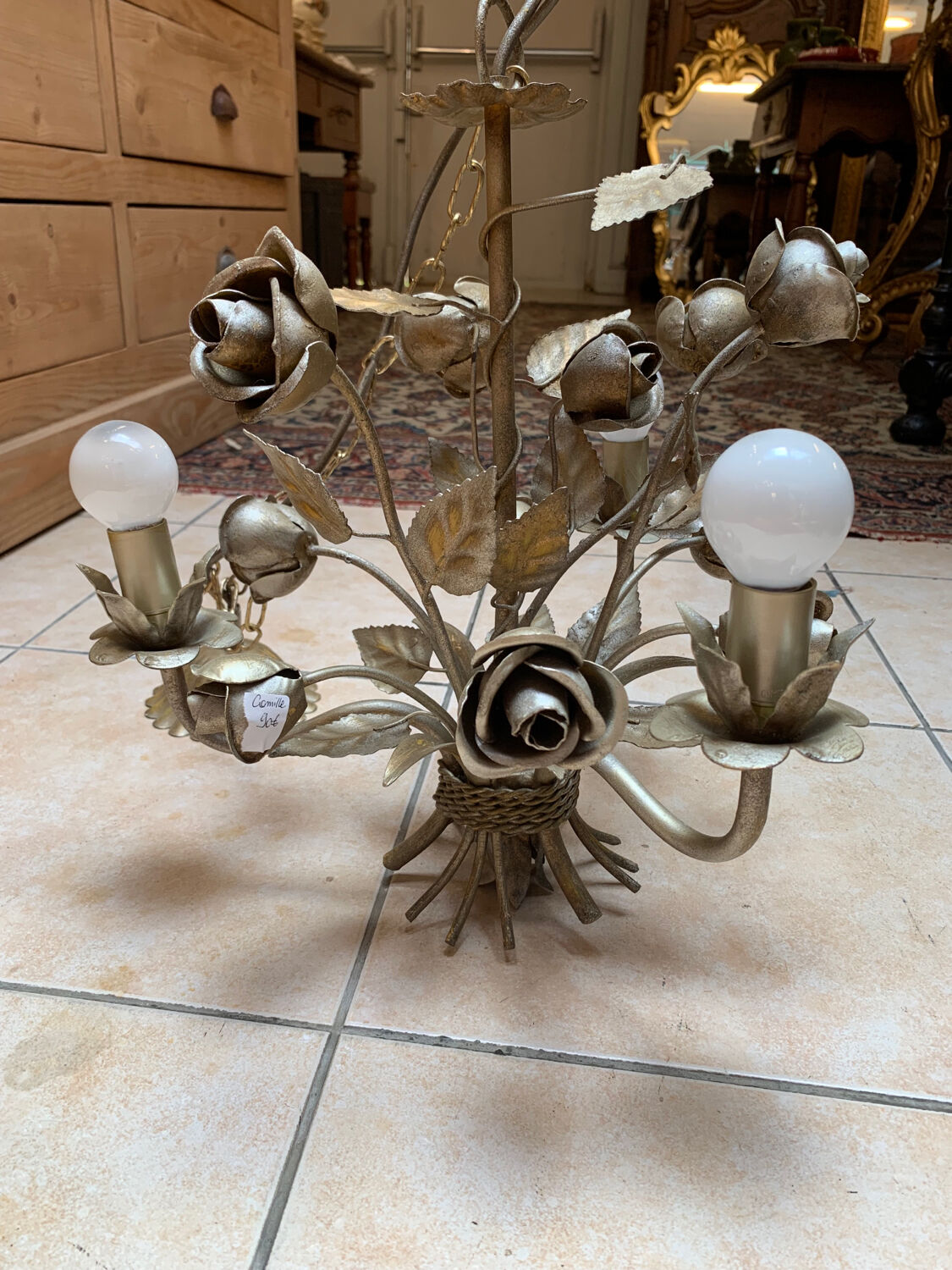 Paire de lustre decor de roses dorées