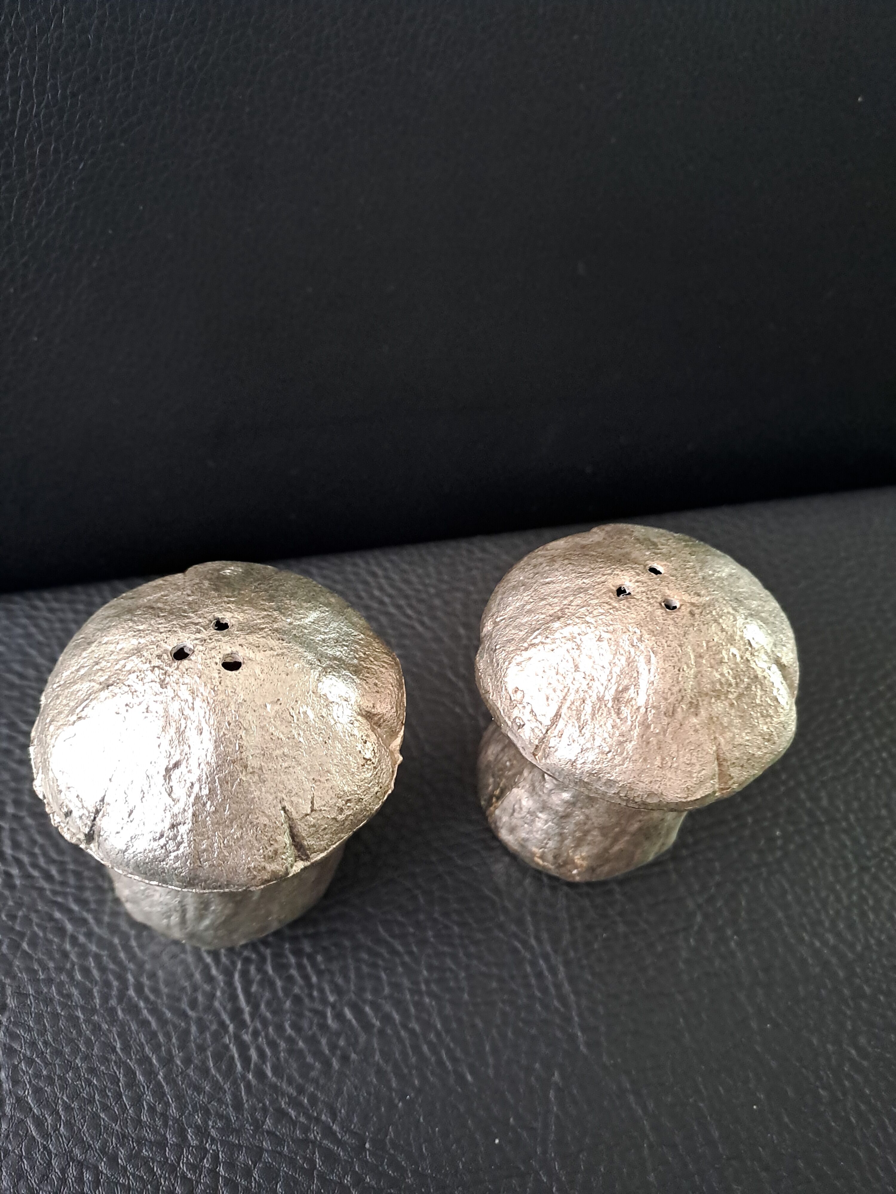 Mushroom pepper shaker