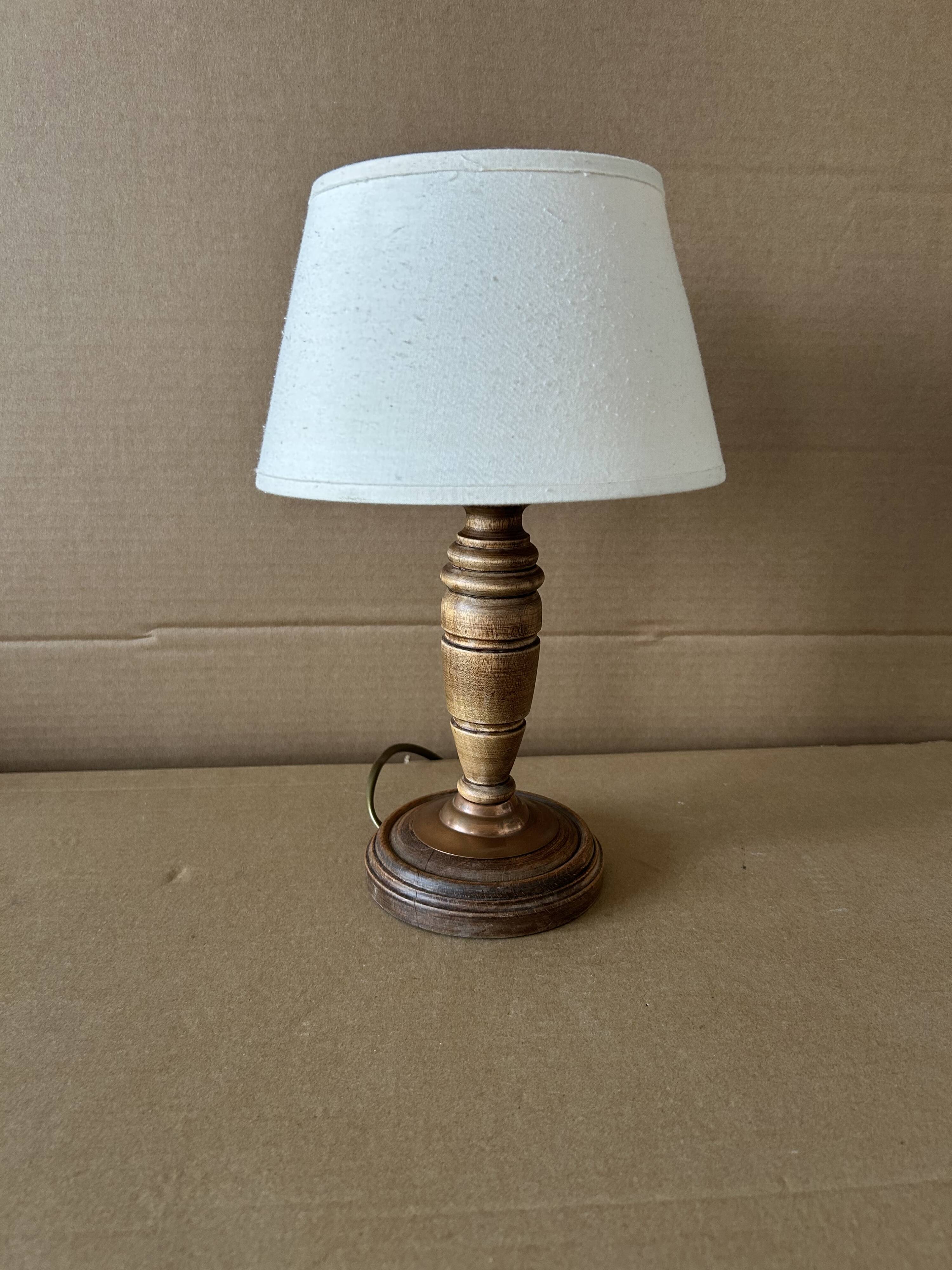 Lampe à poser en bois tourné