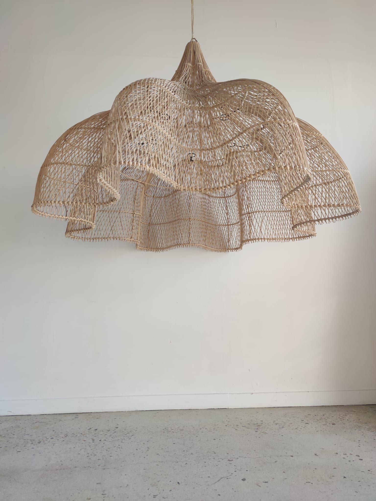 Huge rattan suspension in the shape of a corolla H:1m; D: 1m50