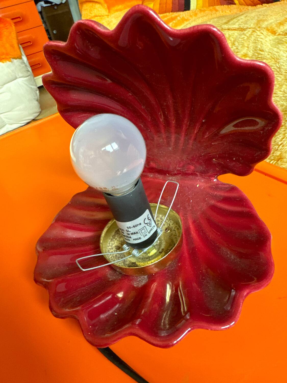 Burgundy ceramic shell lamp