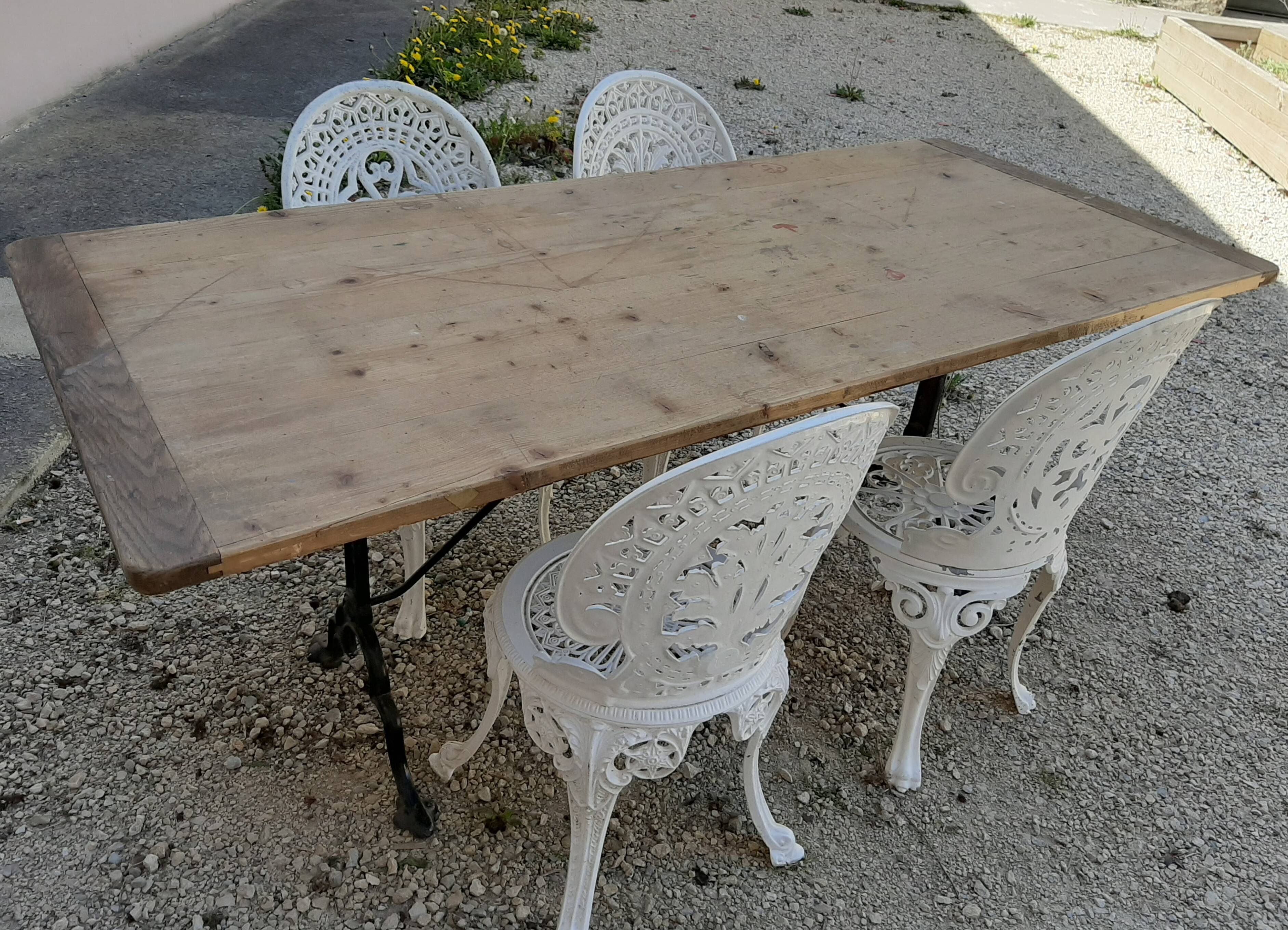 Bistro table pite cast 1900 Paris