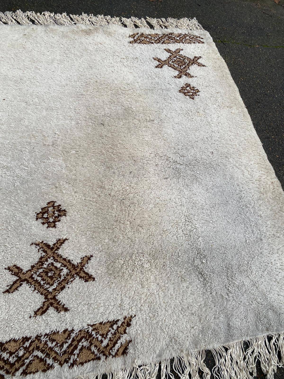 Handmade knotted Berber Moroccan wool rug 170x225cm