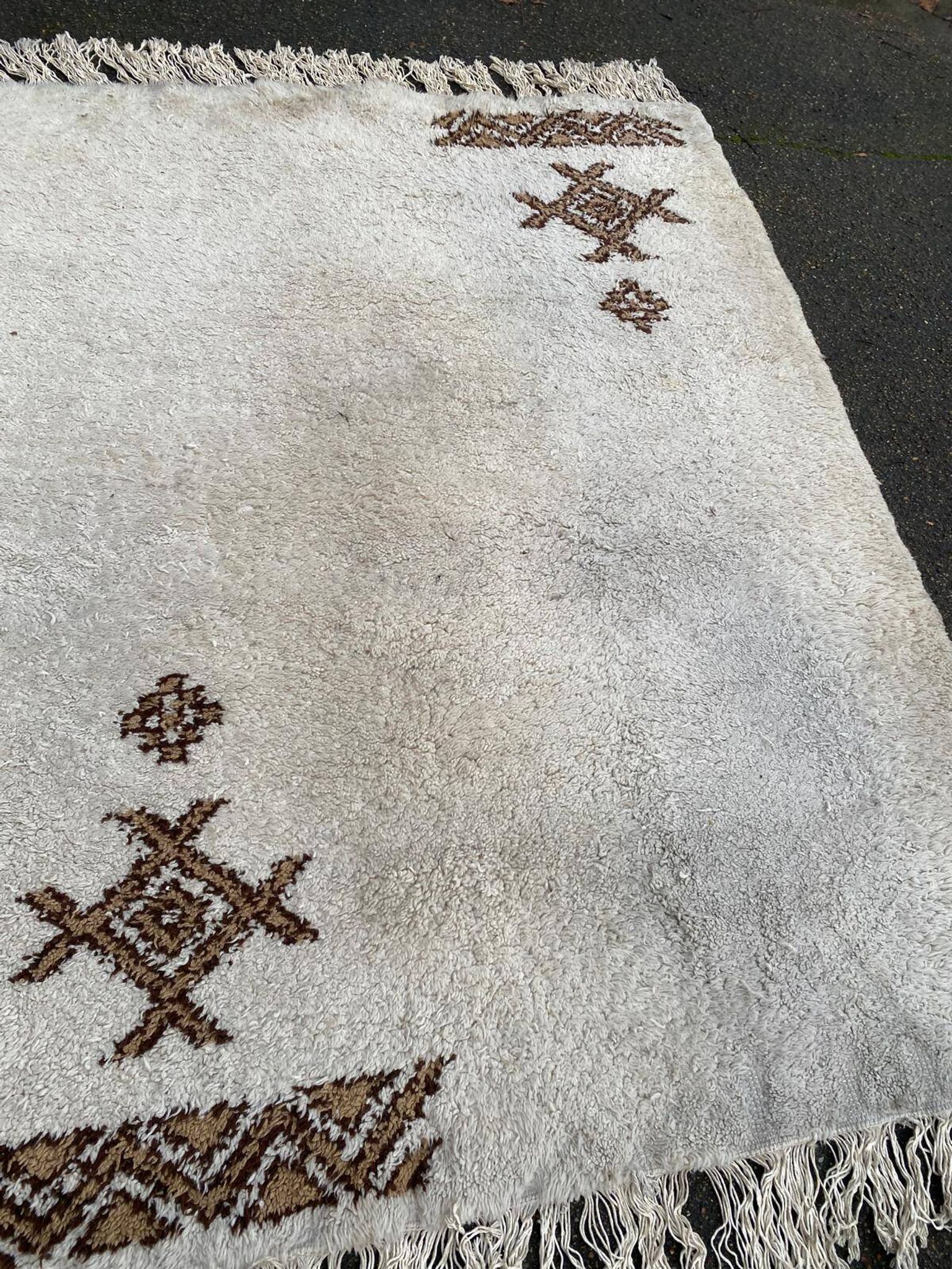 Handmade knotted Berber Moroccan wool rug 170x225cm