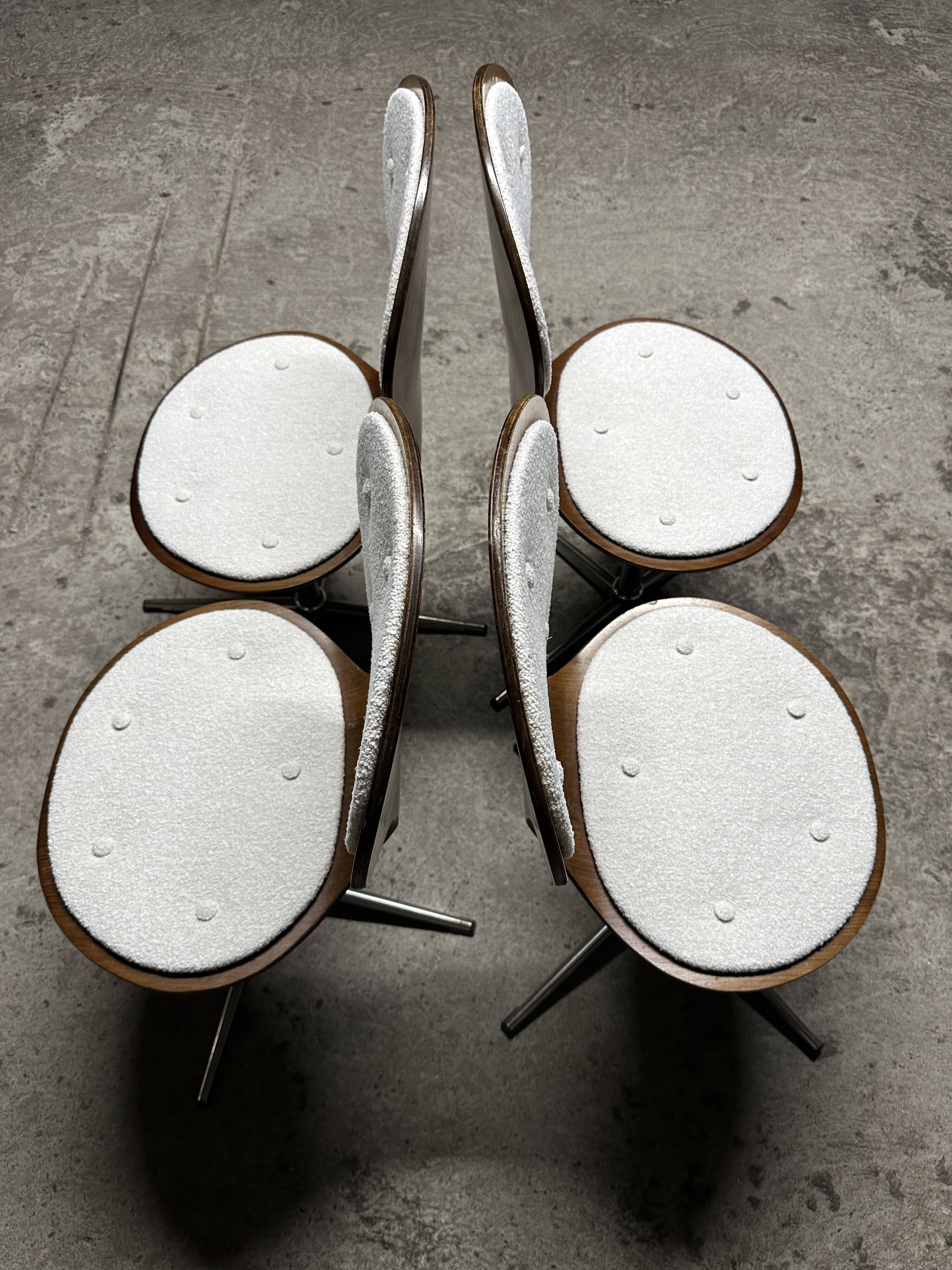 Suite de 4 chaises vintage bois cintré et palissandre. Allemagne, années 60