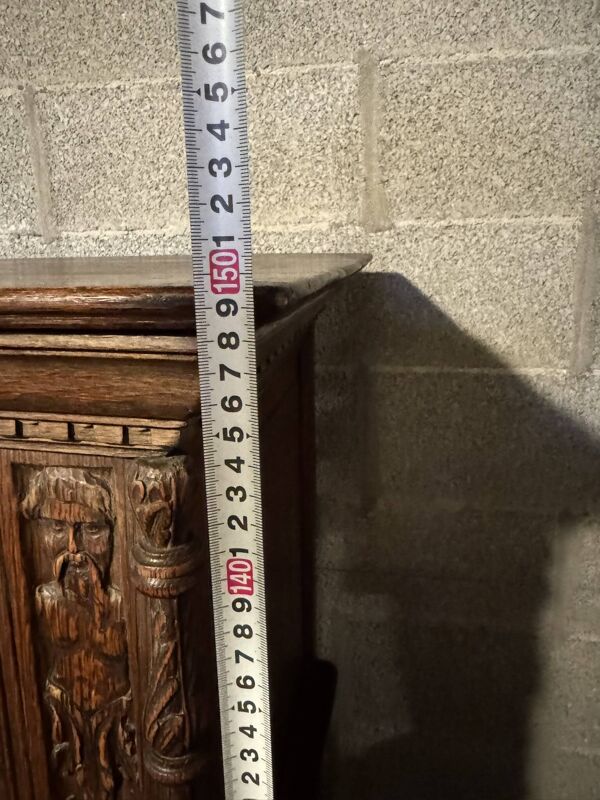 Buffet ancien en bois sculpté de style Renaissance, Henri II