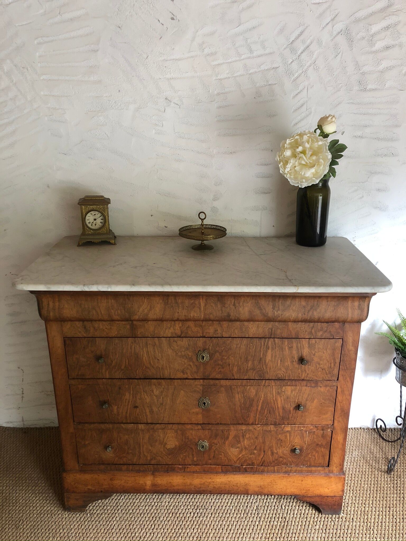 Ancient chest of drawers